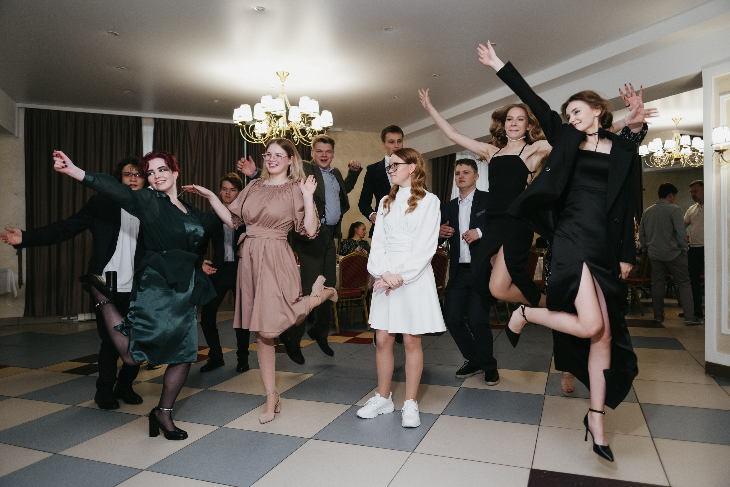 Выпускной 11 класс школы № 30. Свадебный и репортажной фотограф Денис Ожигин в Краснодаре и Краснодарском крае