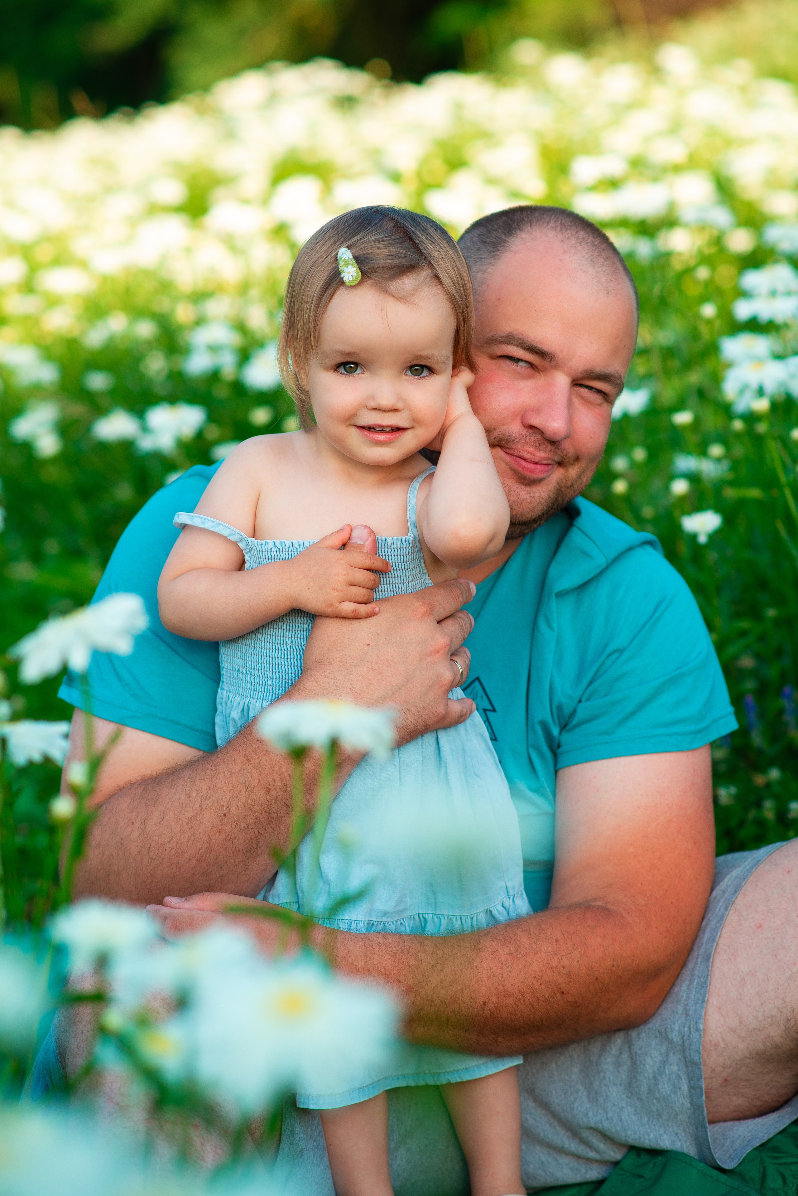 Вероника с семьей в ромашках. Семейный фотограф на выписку из роддома и крещение Минск Настя Гришук