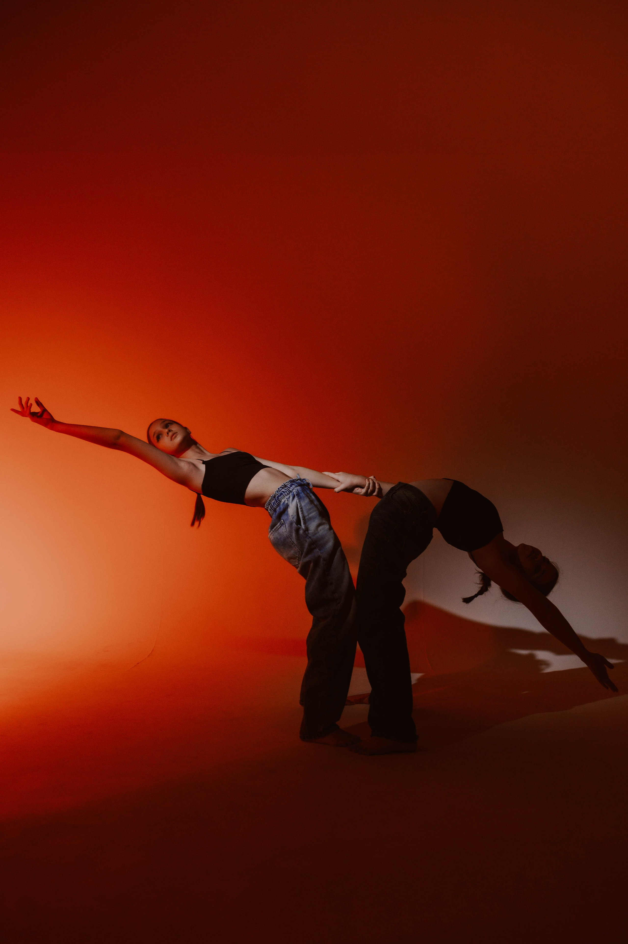 Фотосессия танцоров СПБ, фотосъемка для танцевальной школы Санкт-Петербург, танцевальная фотосессия СПб, фотосъемка танцевального коллектива. Танцевальная студия "Легенда". Фотосессия с цветным светом СПб.