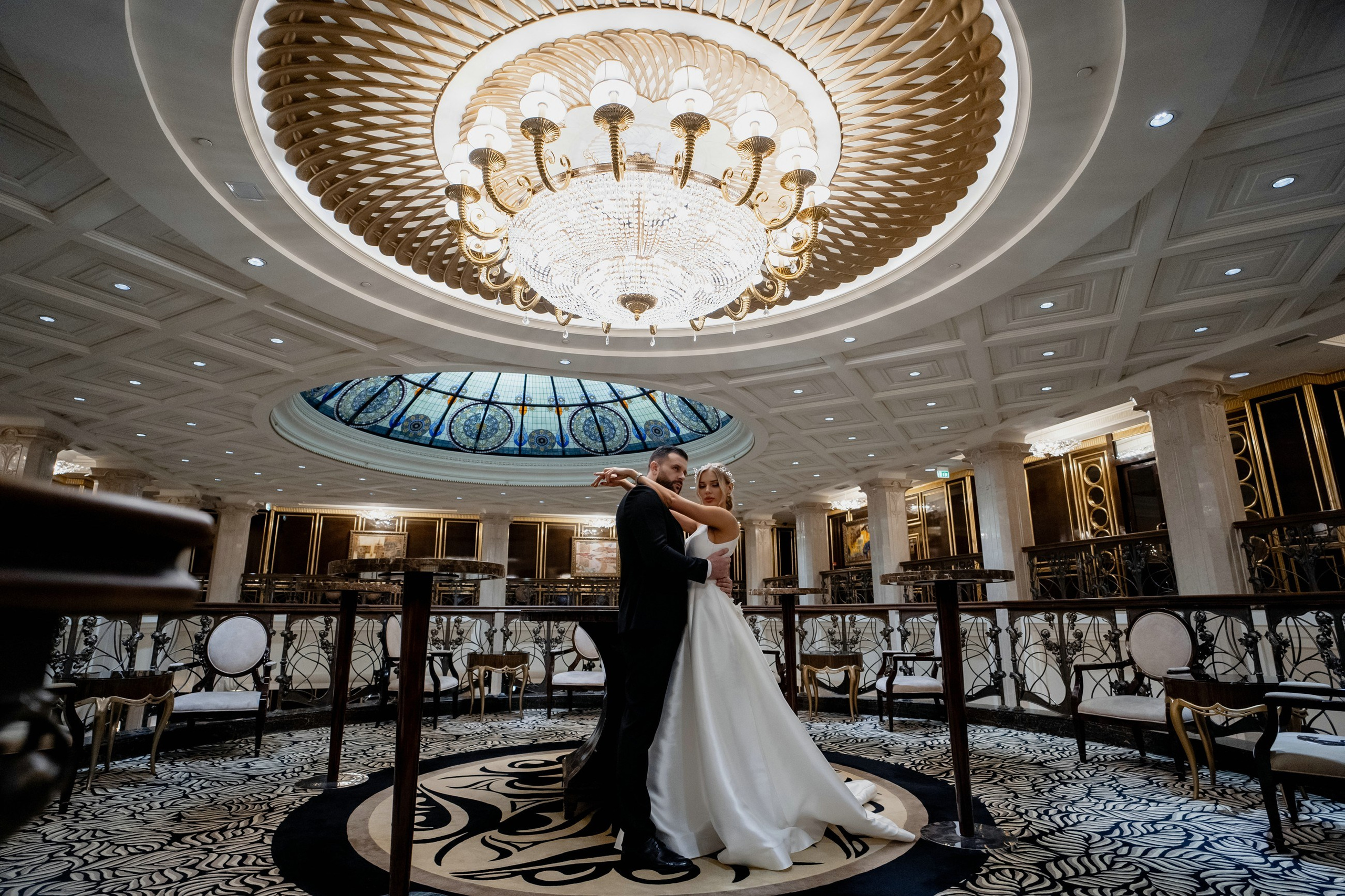 Свадебная фотосессия в отеле St. Regis Москва Никольская. Свадебный и семейный фотограф в Москве Светлана Зоткина