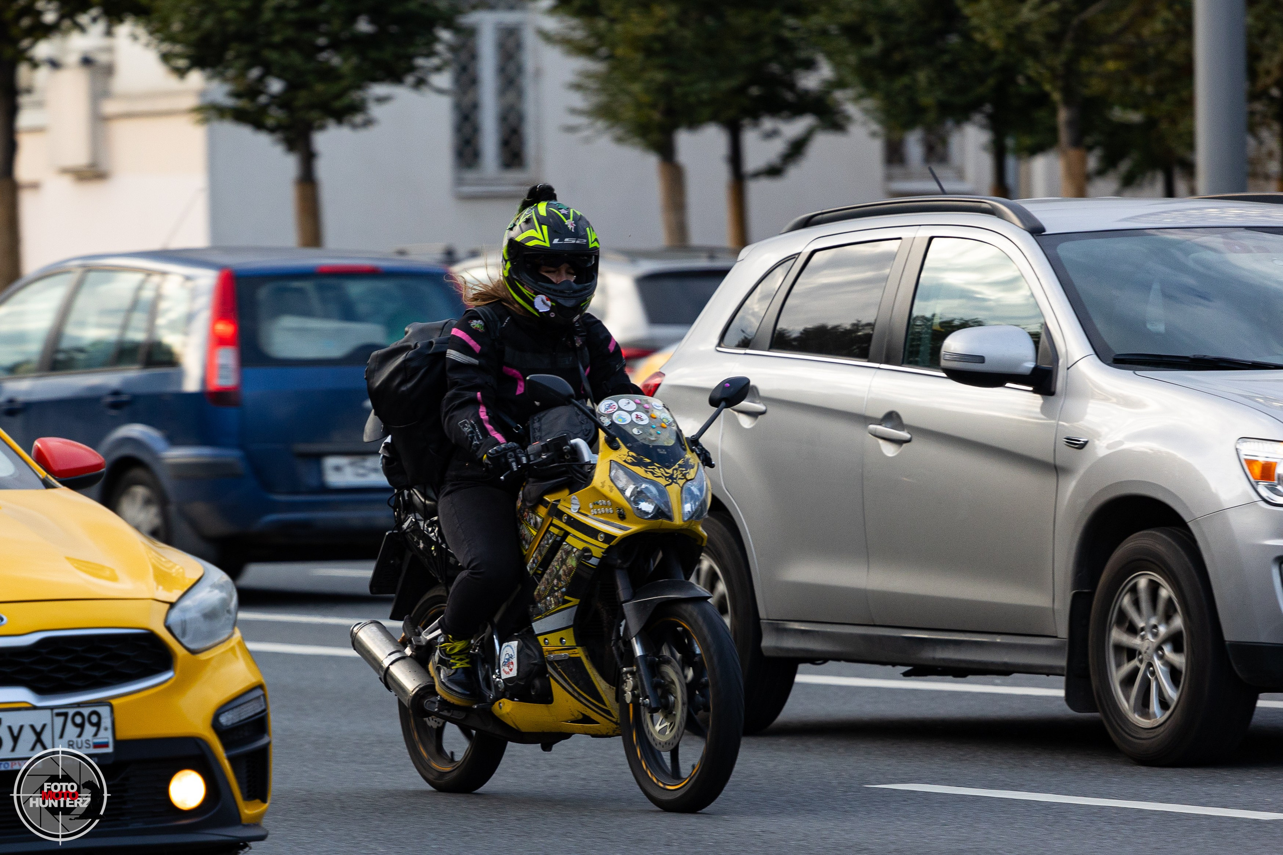 Мотоциклы на улицах города. Фотограф Ольга Гирусова «Пантерочка» Москва