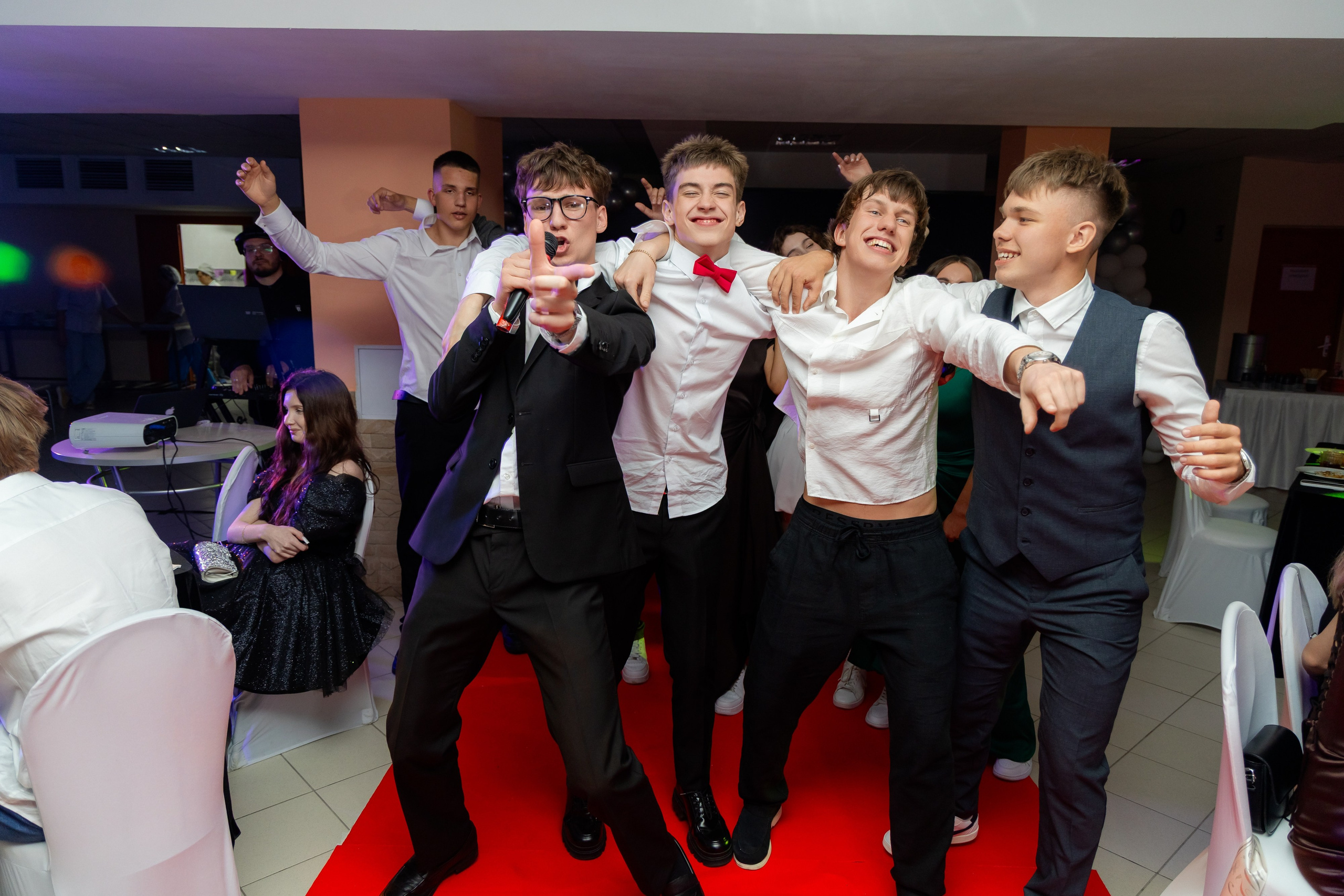 Школьный выпускной 2025 год в Минске, Беларуси. Свадебный фотограф в Минске/Беларуси Сергей Спиридонов