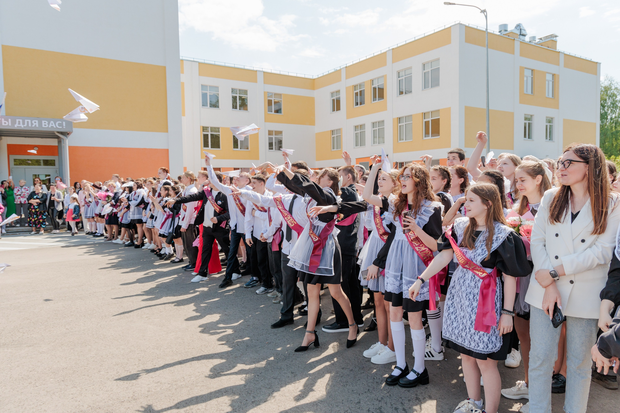 Последний звонок 2025 — фото 9 класса, школьный альбом, выпускной. Фотограф Нижний Новгород Мария Китаева