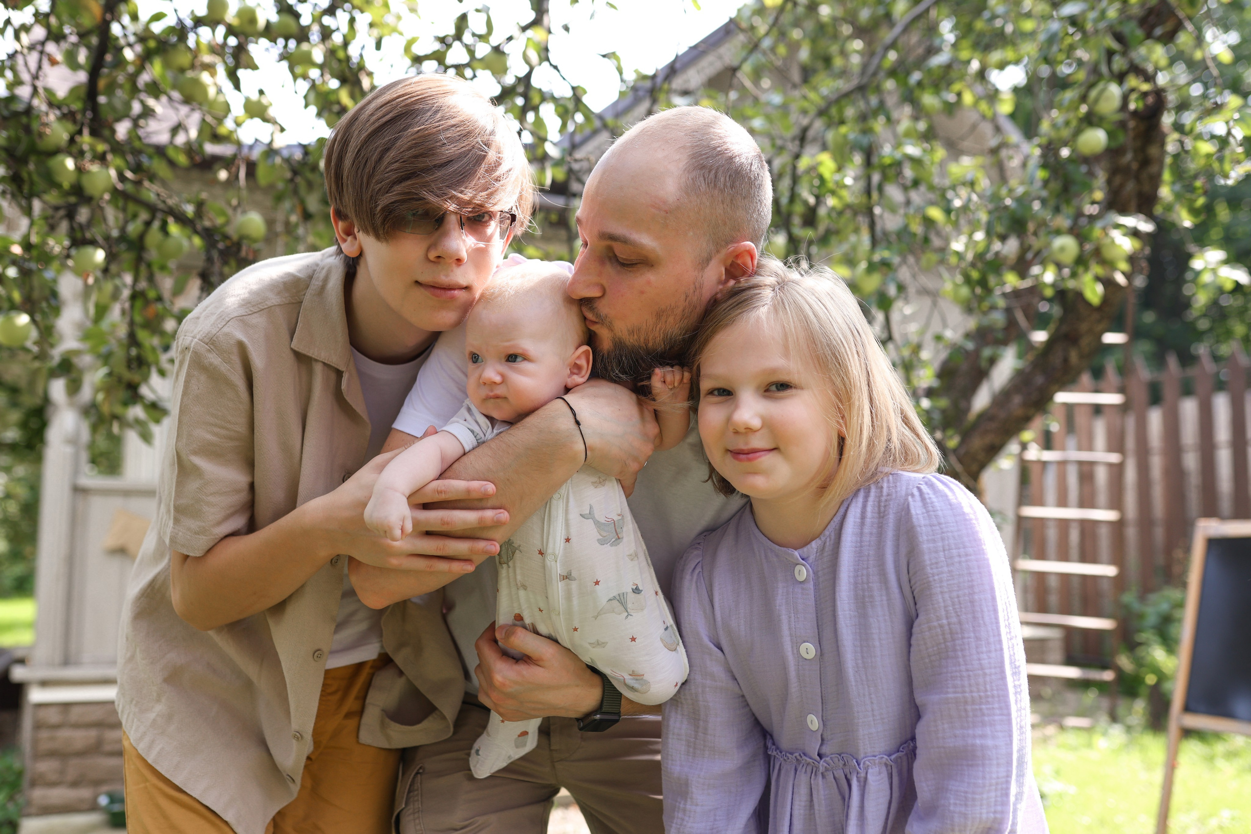 Семейная фотосессия в загородной студии. Фотограф в Железнодорожном и Балашихе