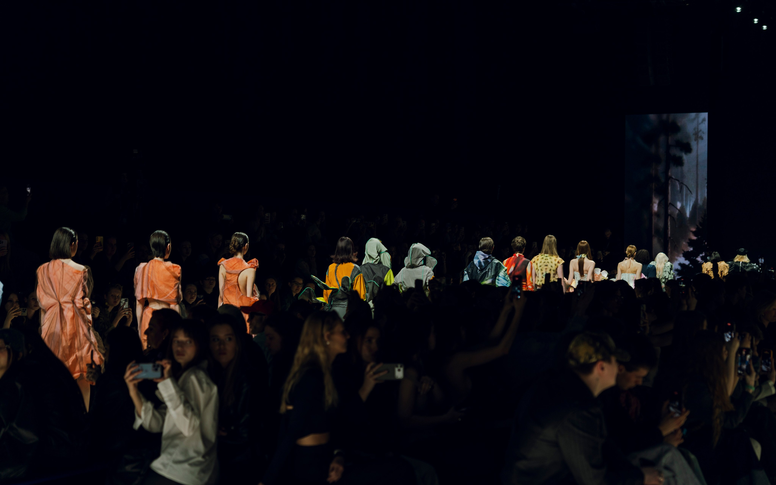 Показ Школы дизайна НИУ ВШЭ на Московской неделе моды. Фотограф в Москве Савкина Евгения