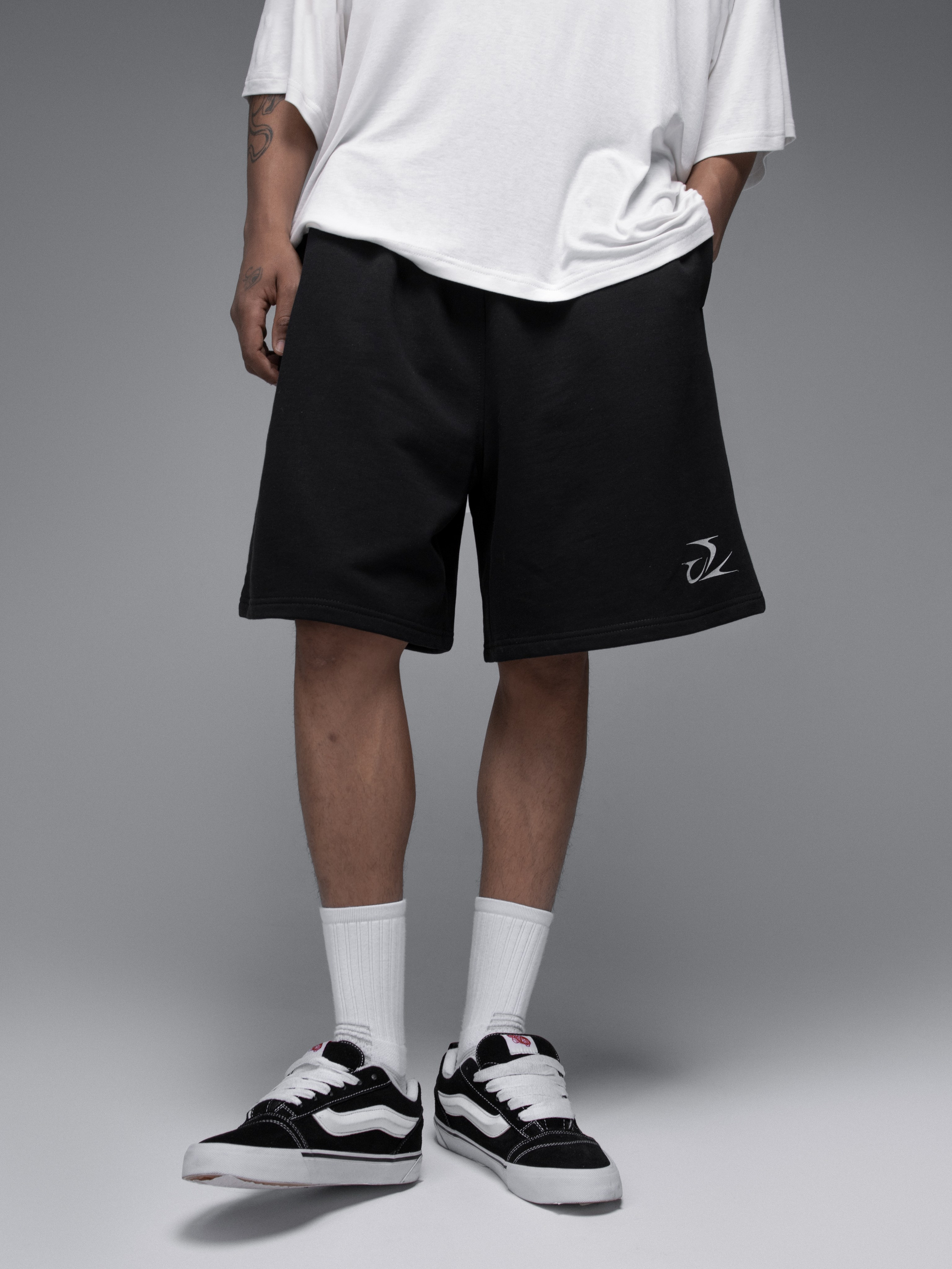 КАТАЛОГ | серый фон. RUNA production — стильные съемки для брендов