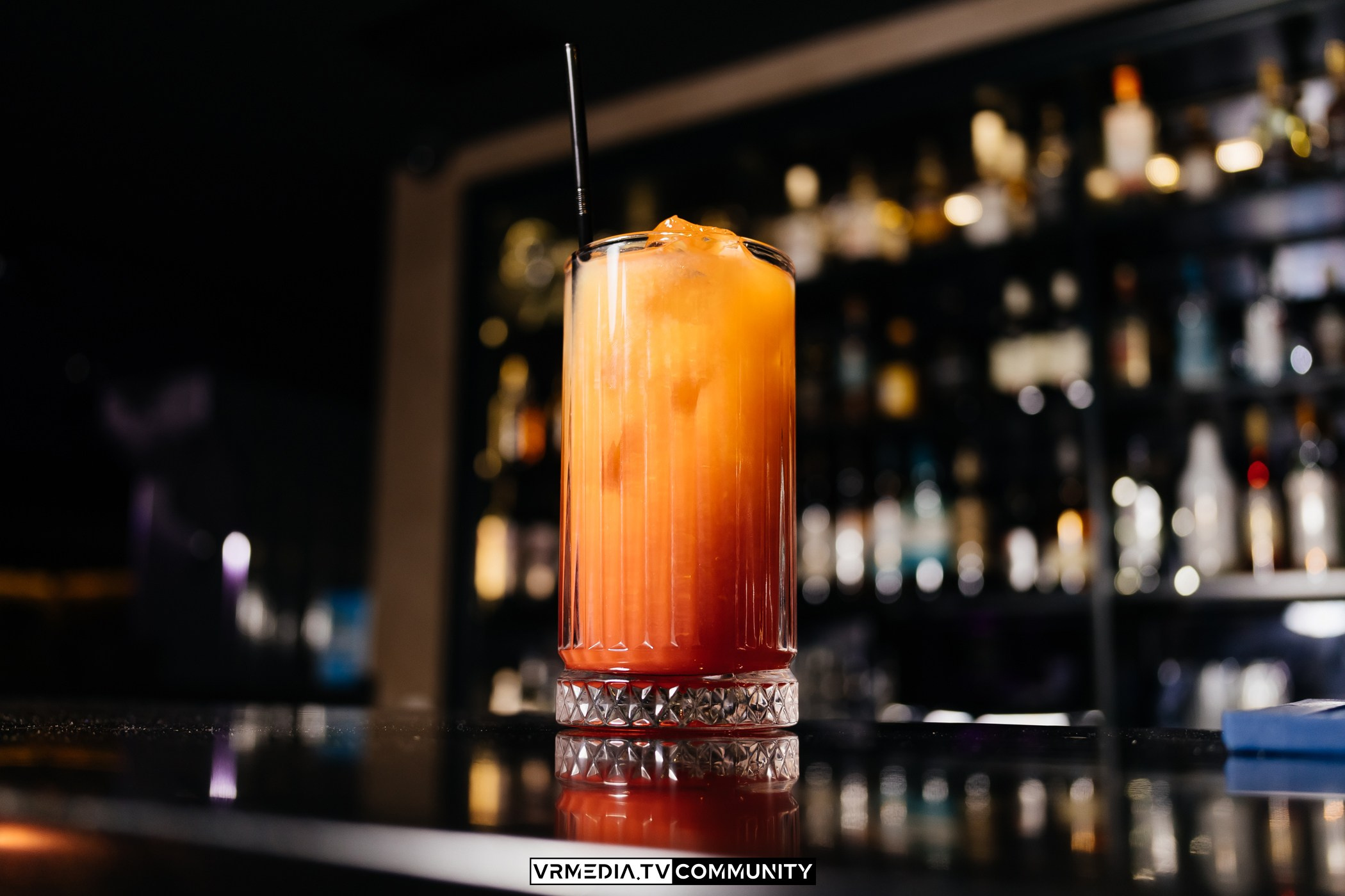 Караоке-бар «Volna»: Мир, труд, май, запевай