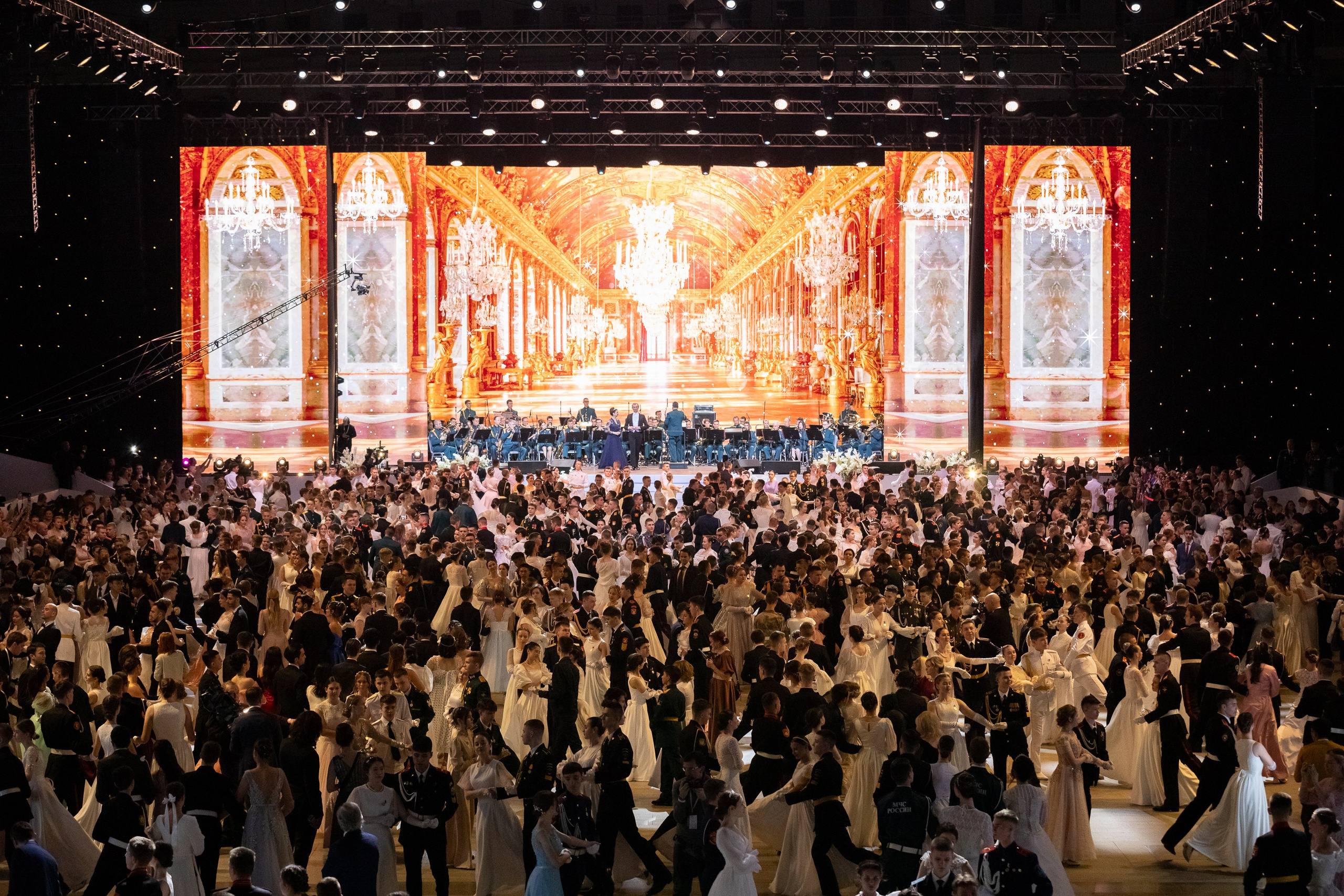 Кадетский бал. VICTOR SAPOZHNIKOV