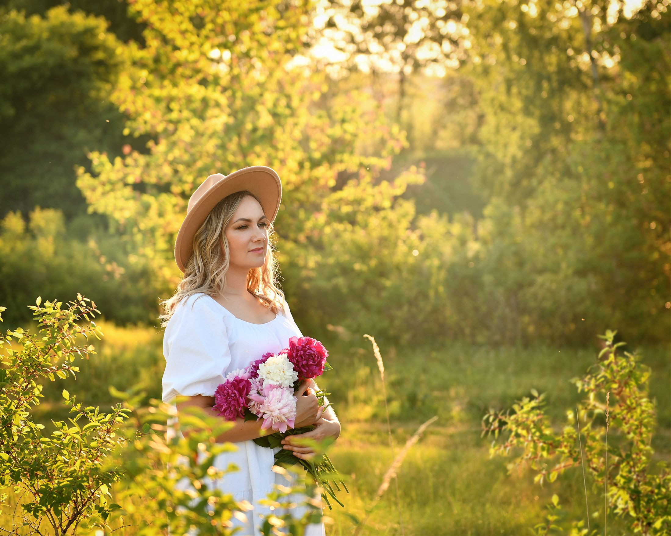 Надежда. Пионовый закат. Портретный и контент фотограф в Воронеже Елена Николайчик