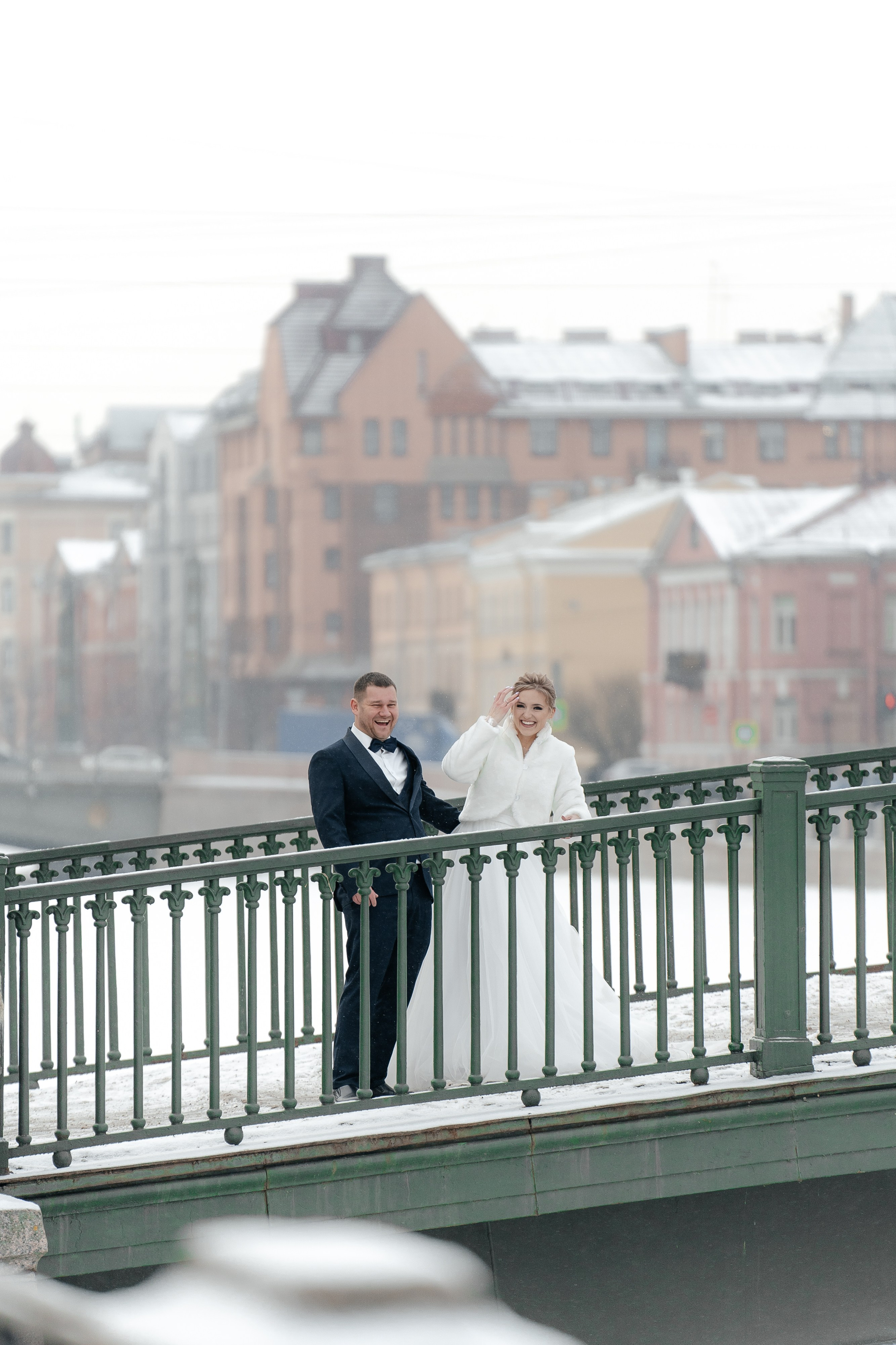 Свадебная фотосессия зимой в Санкт-Петербурге. Свадебный фотограф Александр Невский в Санкт-Петербурге