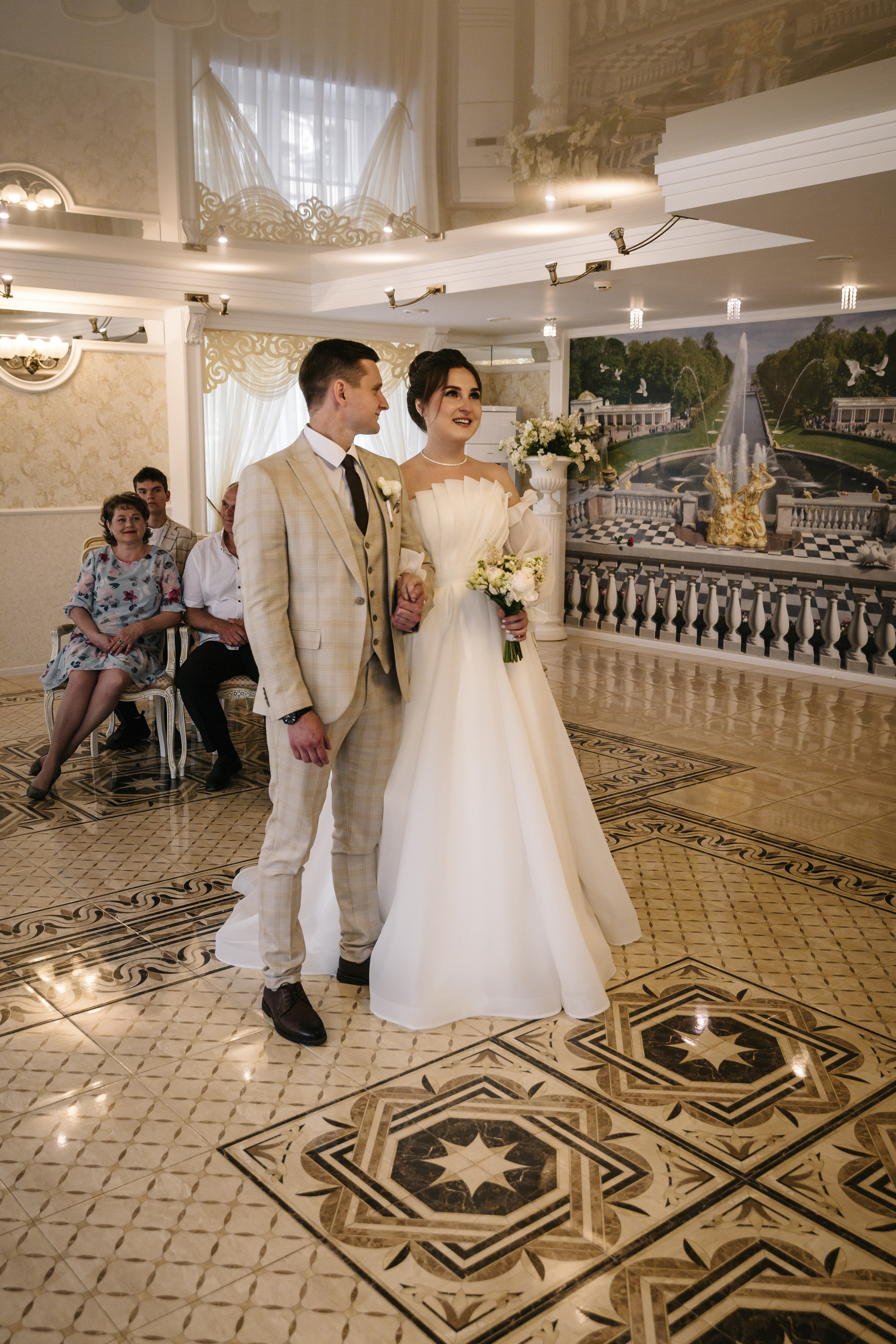 ДВОРЕЦ № 4 Петергоф | Июль, Нижний парк. Свадебный фотограф в Санкт-Петербурге Полина Корзухина