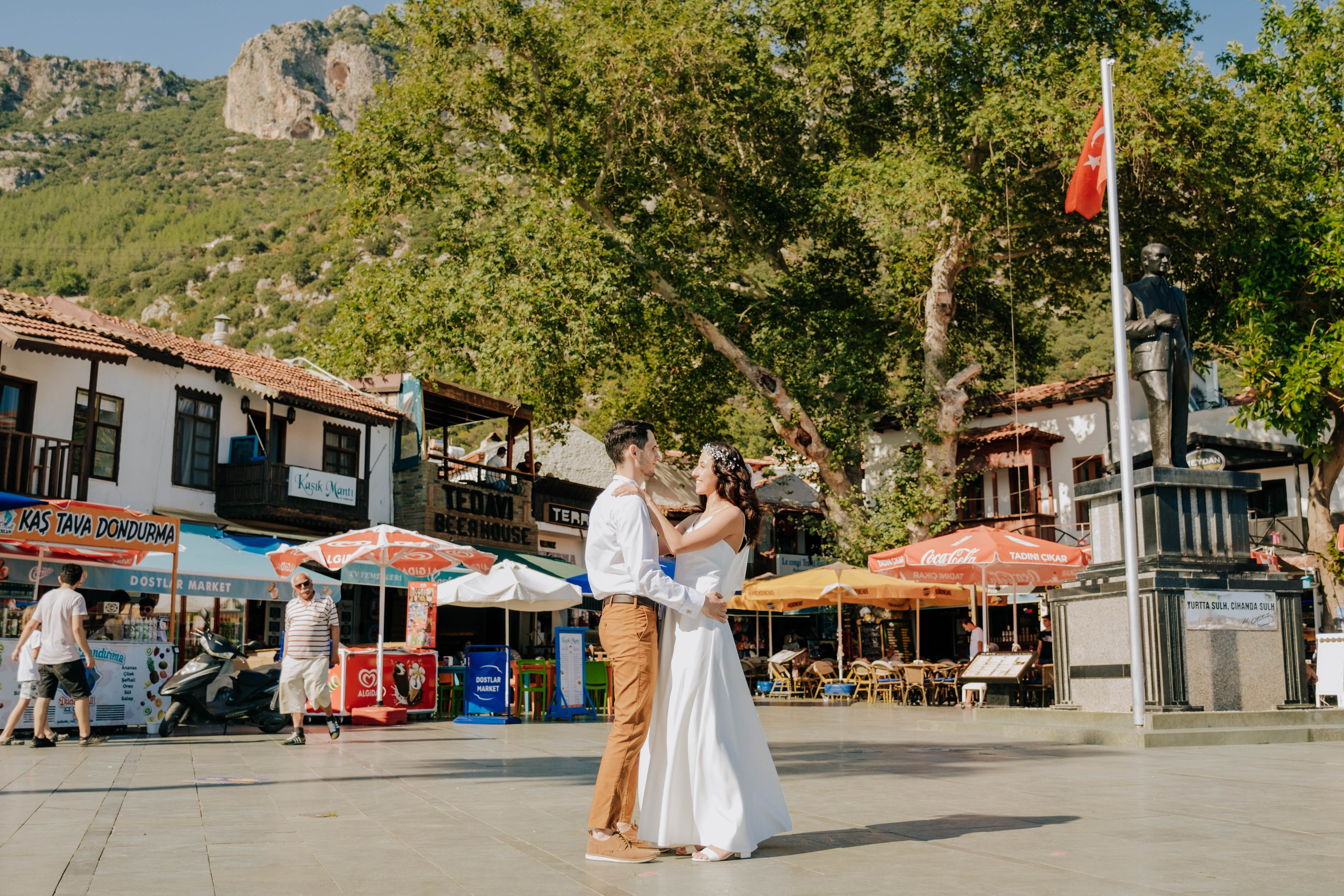 История Лари и Ланы