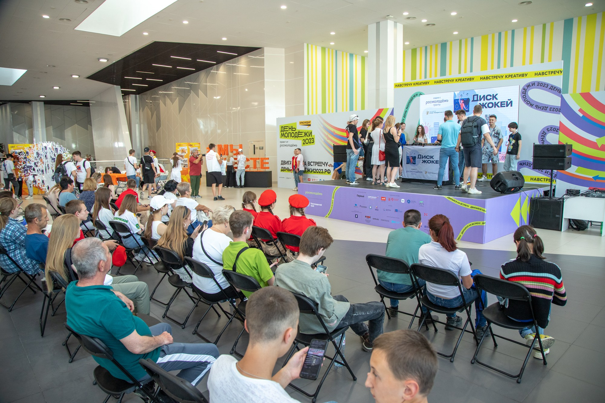 Краевой День молодёжи в Краснодаре 2023. Репортажный, промышленный и маркетплейс-фотограф Дмитрий Чернат