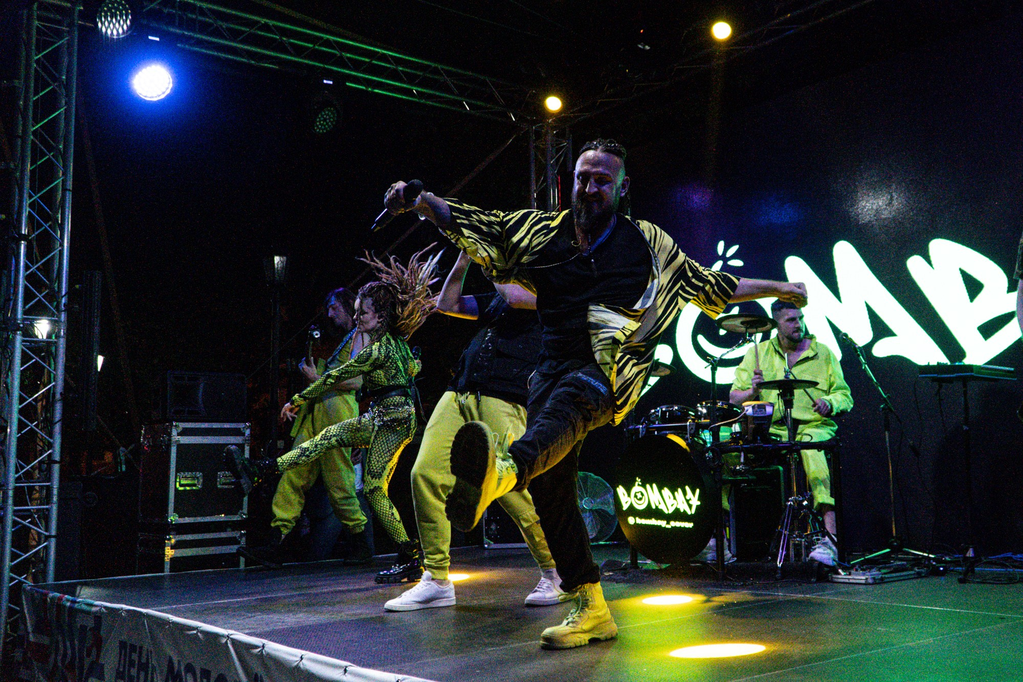 Концерт группы Бомбей. Репортажный, промышленный и маркетплейс-фотограф Дмитрий Чернат