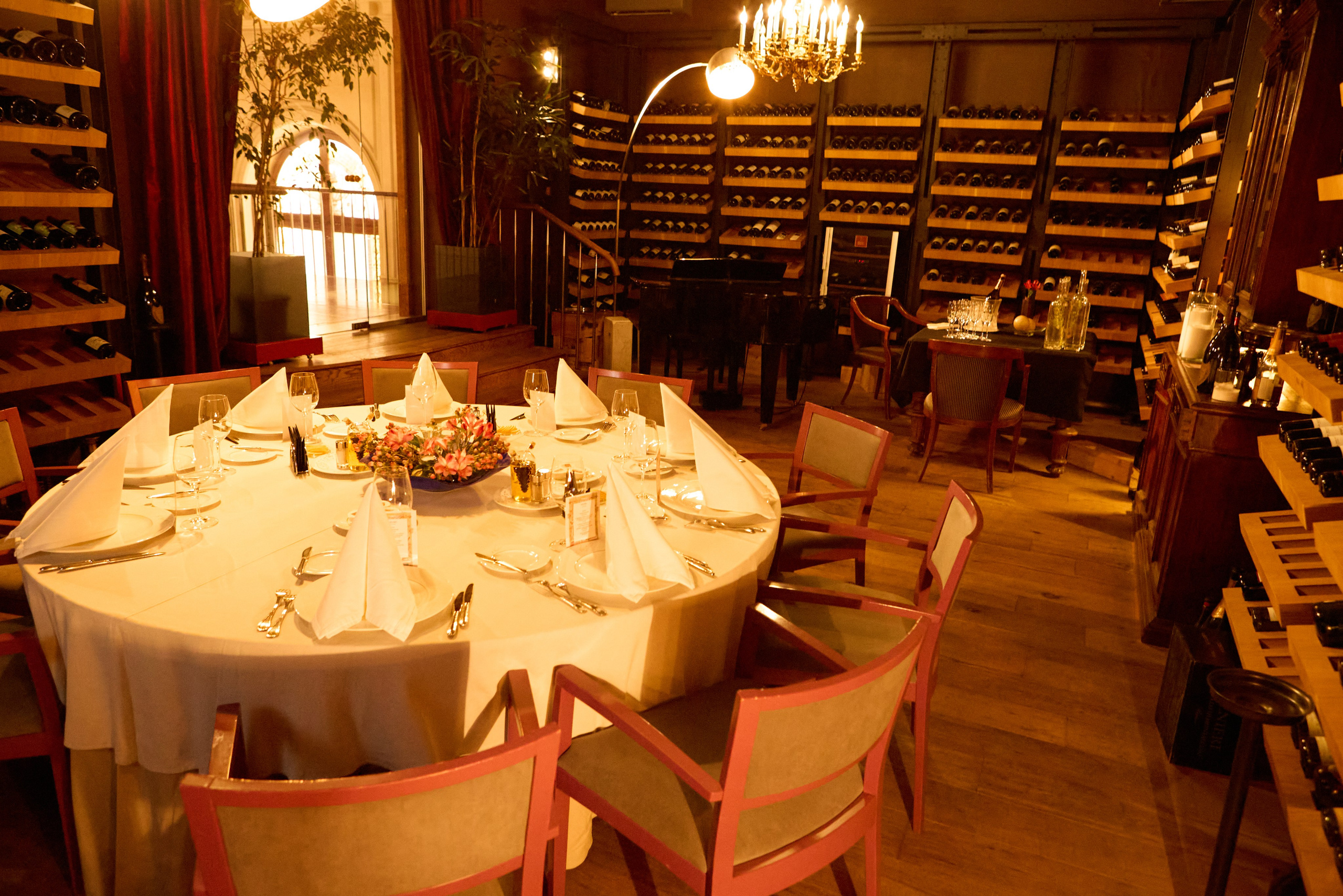 Evening on Nevsky Prospect Street at the Palkin Restaurant. Фотограф в Санкт-Петербурге Владимир Тихомиров