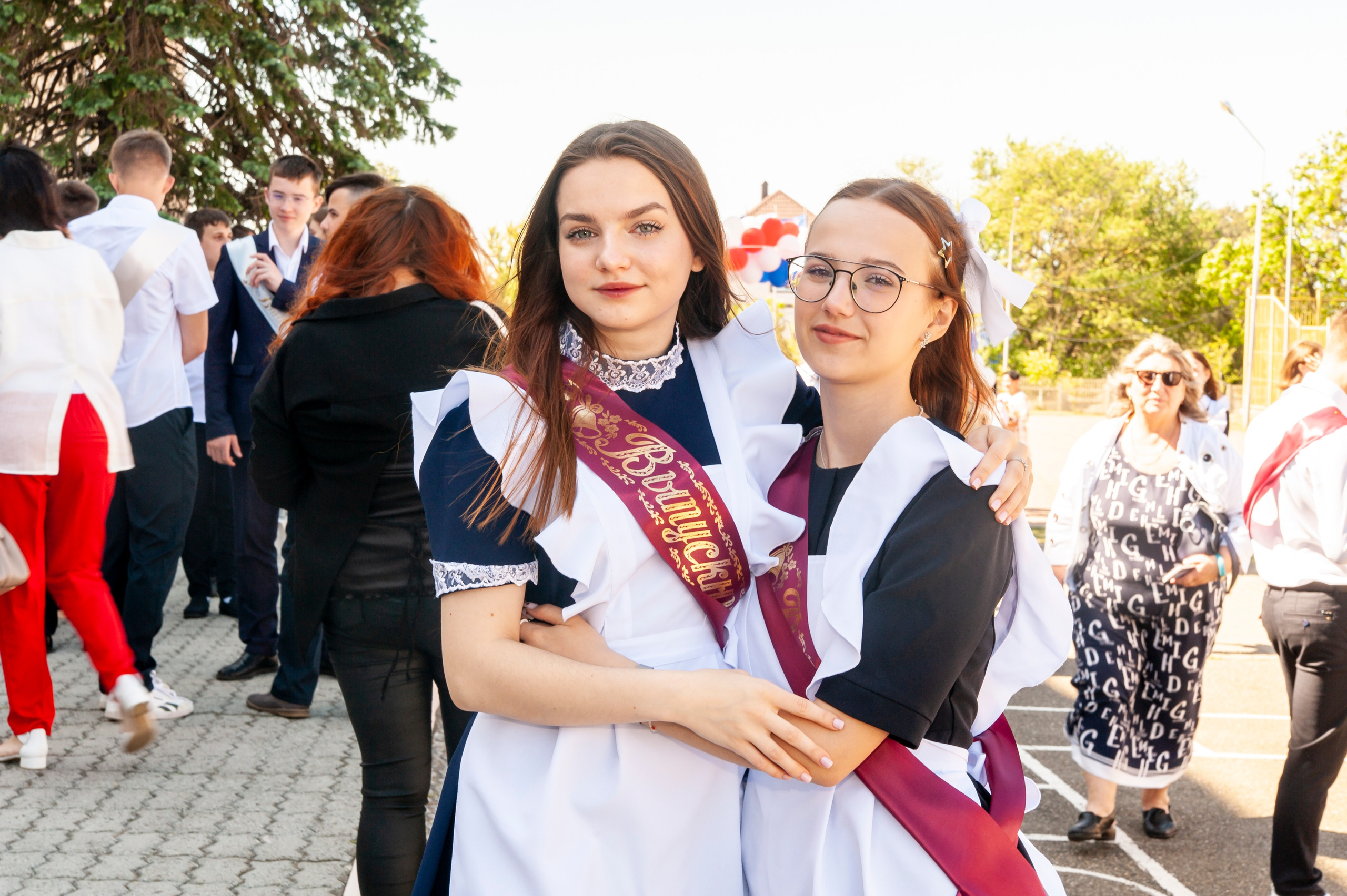 Последний Звонок МАОУ СОШ № 17 им. Эдуарда Есаяна — Архипо-Осиповка. Свадебный и семейный фотограф Денис Лукьянов в Краснодаре, Краснодарском крае и Республике Крым