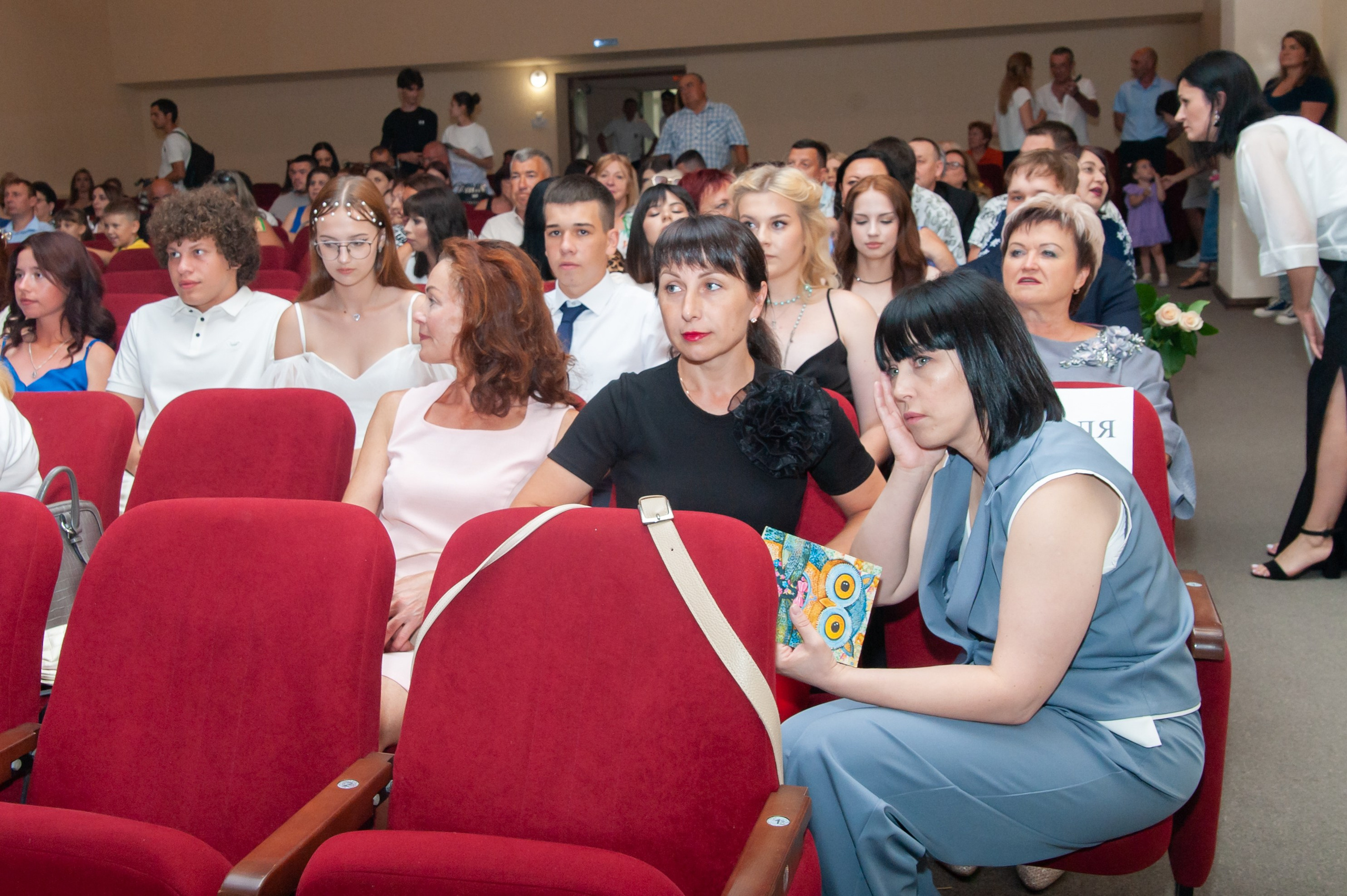 Выпускной МАОУ СОШ № 17 им. Эдуарда Есаяна. Свадебный и семейный фотограф Денис Лукьянов в Краснодаре, Краснодарском крае и Республике Крым