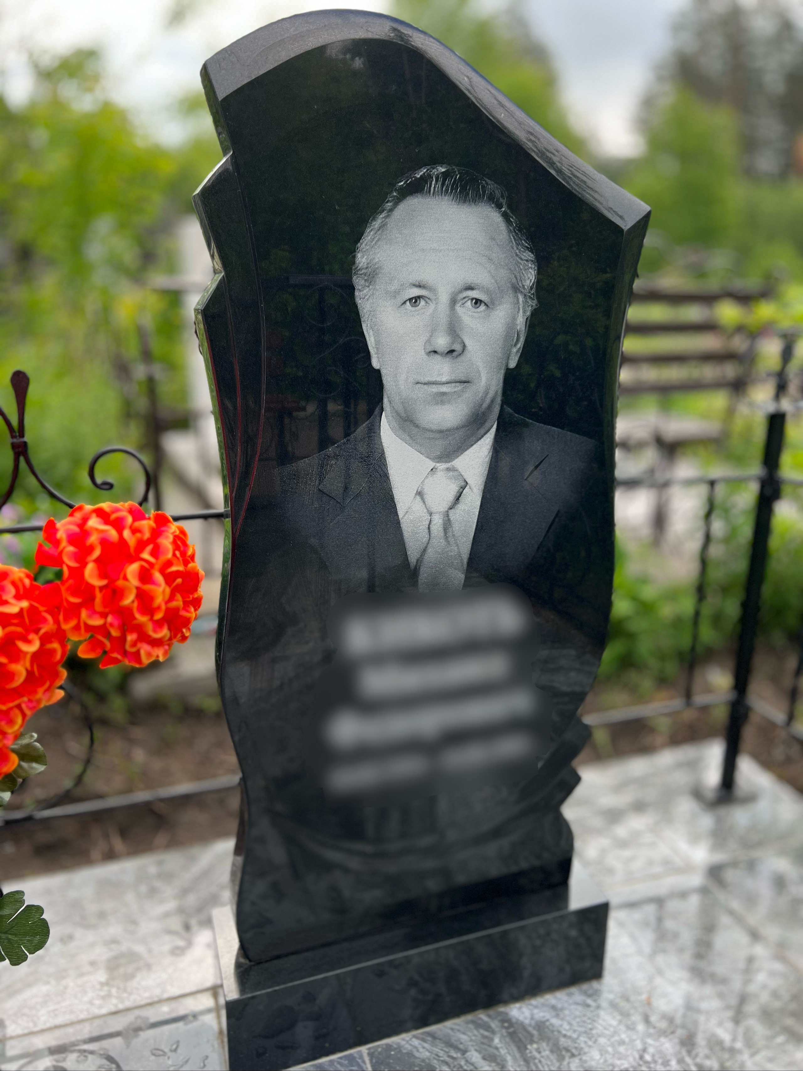 Гравировка от наших художников. ГРАНИТ26 Ритуальные услуги Железногорск. Благоустройство могил, продажа памятников