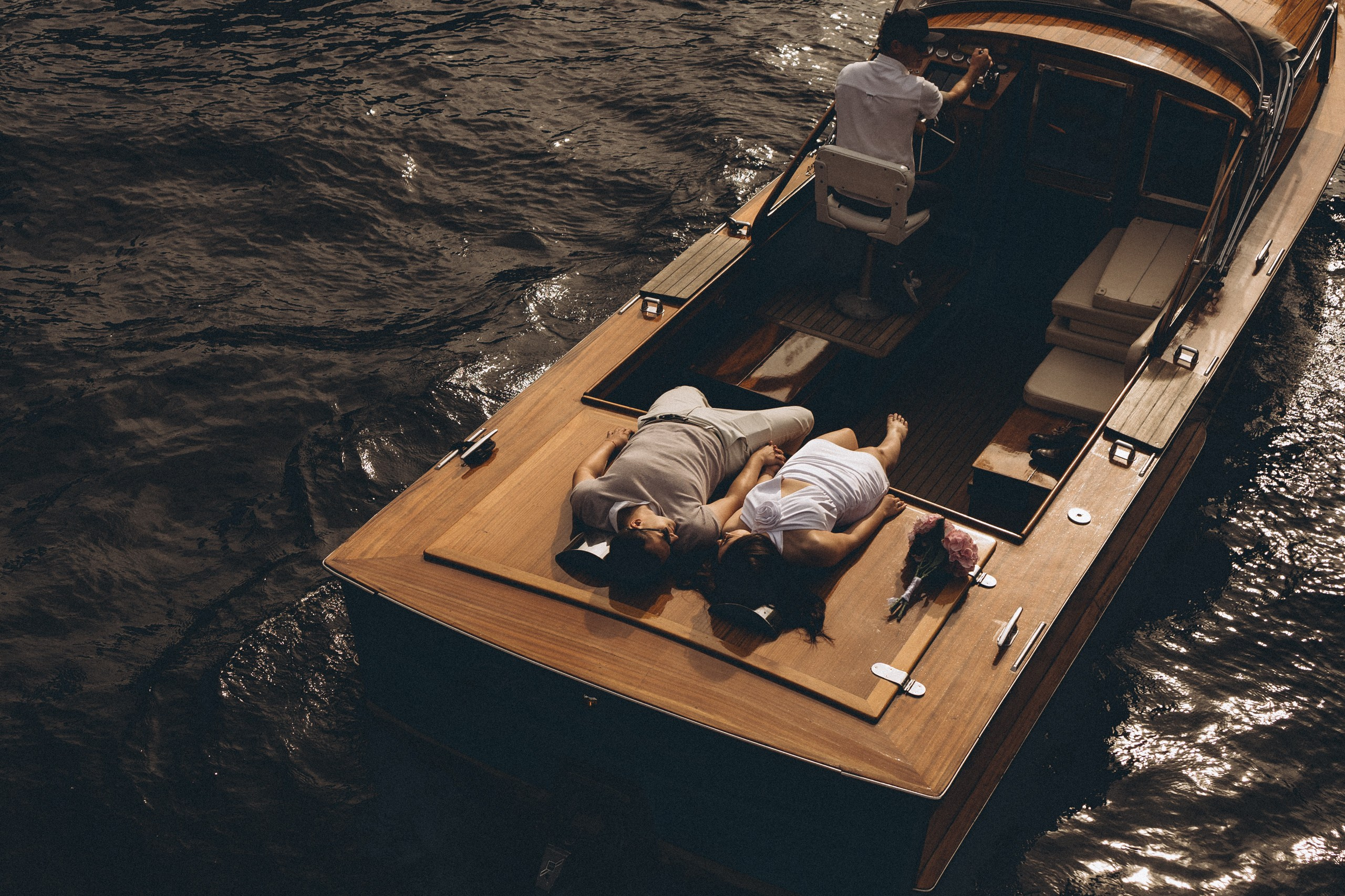 СВАДЕНБНАЯ СЬЕМКА НА КАТЕРЕ ПО КАНАЛАМ САНКТ-ПЕТЕРБУРГА И В АКВАТОРИИ НЕВЫ. Профессиональный фотограф, Санкт-Петербург — Виктория Богомолова