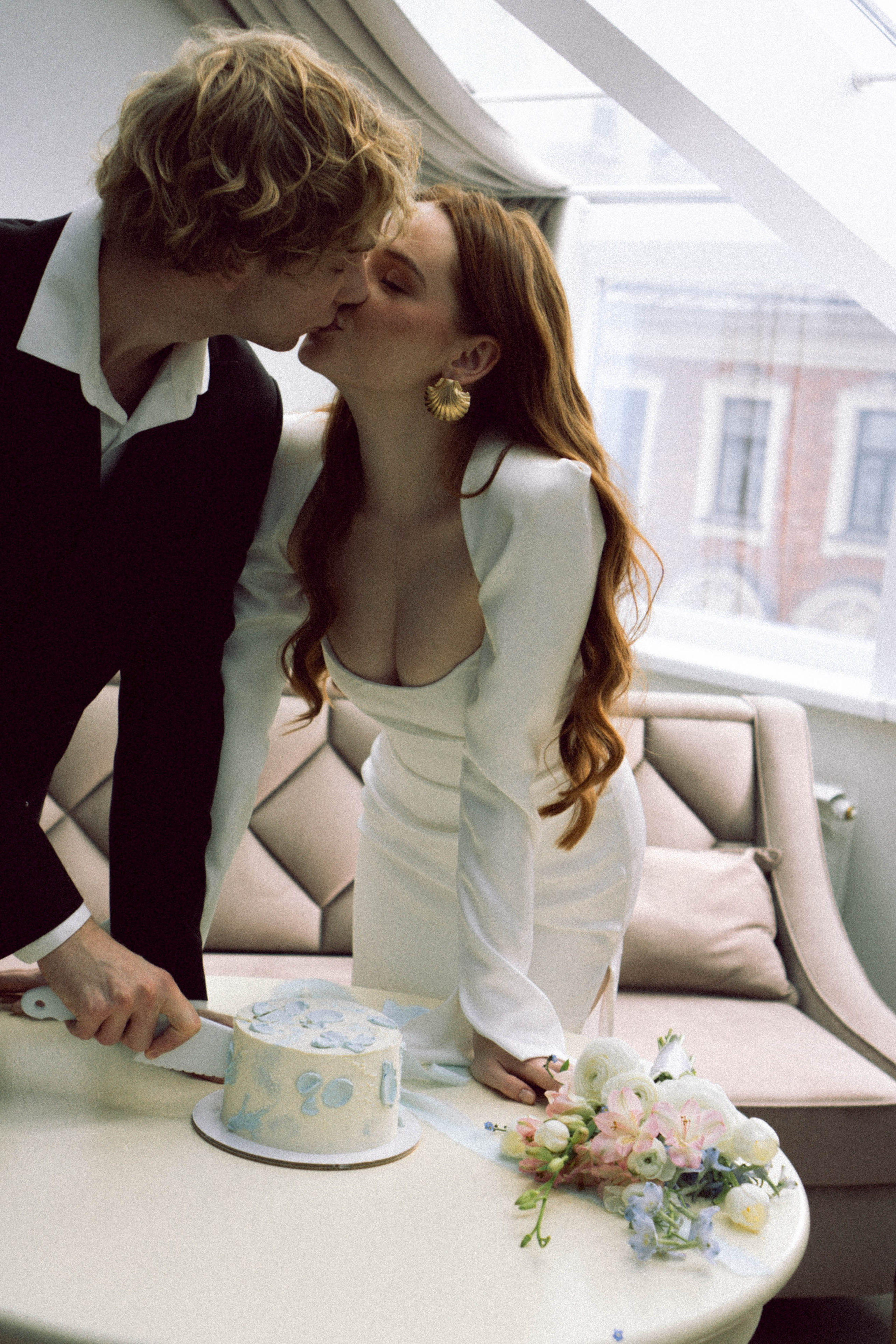 СВАДЕБНАЯ СЬЕМКА В ОТЕЛЕ. СБОРЫ ЖЕНИХА И НЕВЕСТЫ И ТАКЖЕ ТОР И ПОДГОТОВКА К ПРОГУЛКЕ. Профессиональный фотограф, Санкт-Петербург — Виктория Богомолова