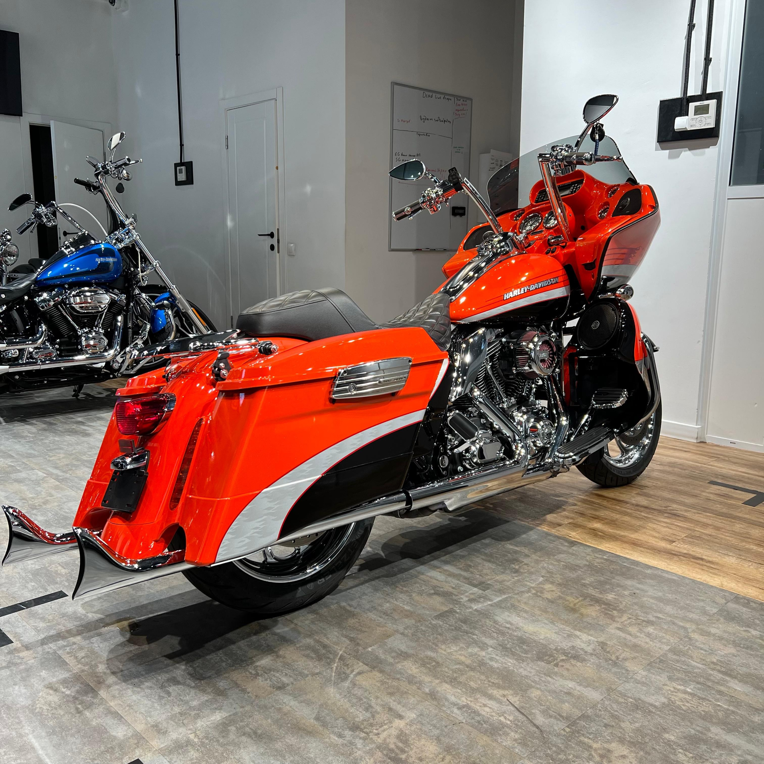 Harley Davidson CVO Road Glide (Electric Orange) (Touring) — купить мотоцикл. Hello Davidson, Москва. Только хорошие мотоциклы…