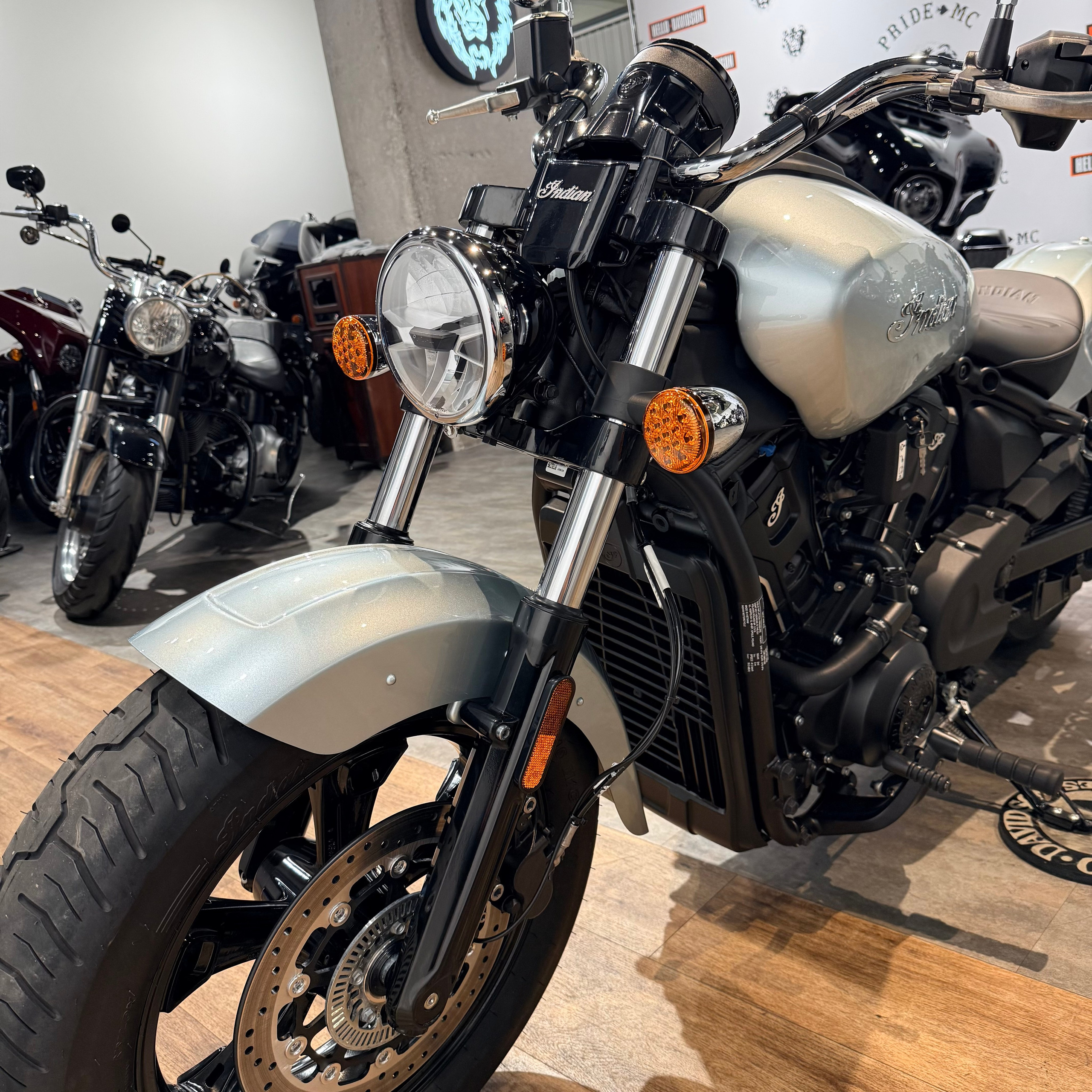 2025 NEW INDIAN Scout Sixty Limited Silver Quartz. Hello Davidson, Москва. Только хорошие мотоциклы…
