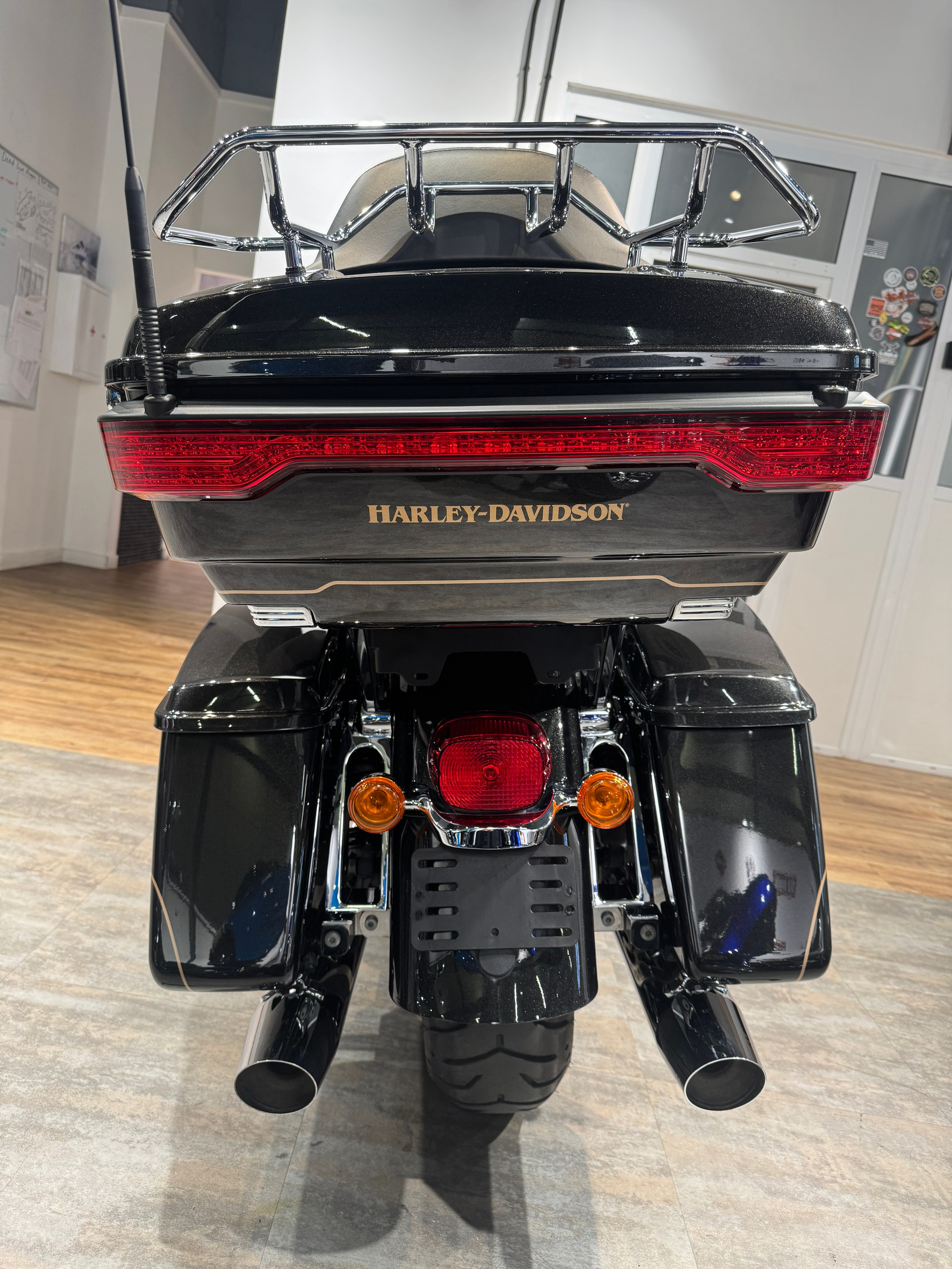 Мотоциклы Harley-Davidson 2017 Electra Glide Limited (Black Tempest) (Touring)  — купить мотоцикл. Hello Davidson, Москва. Только хорошие мотоциклы…