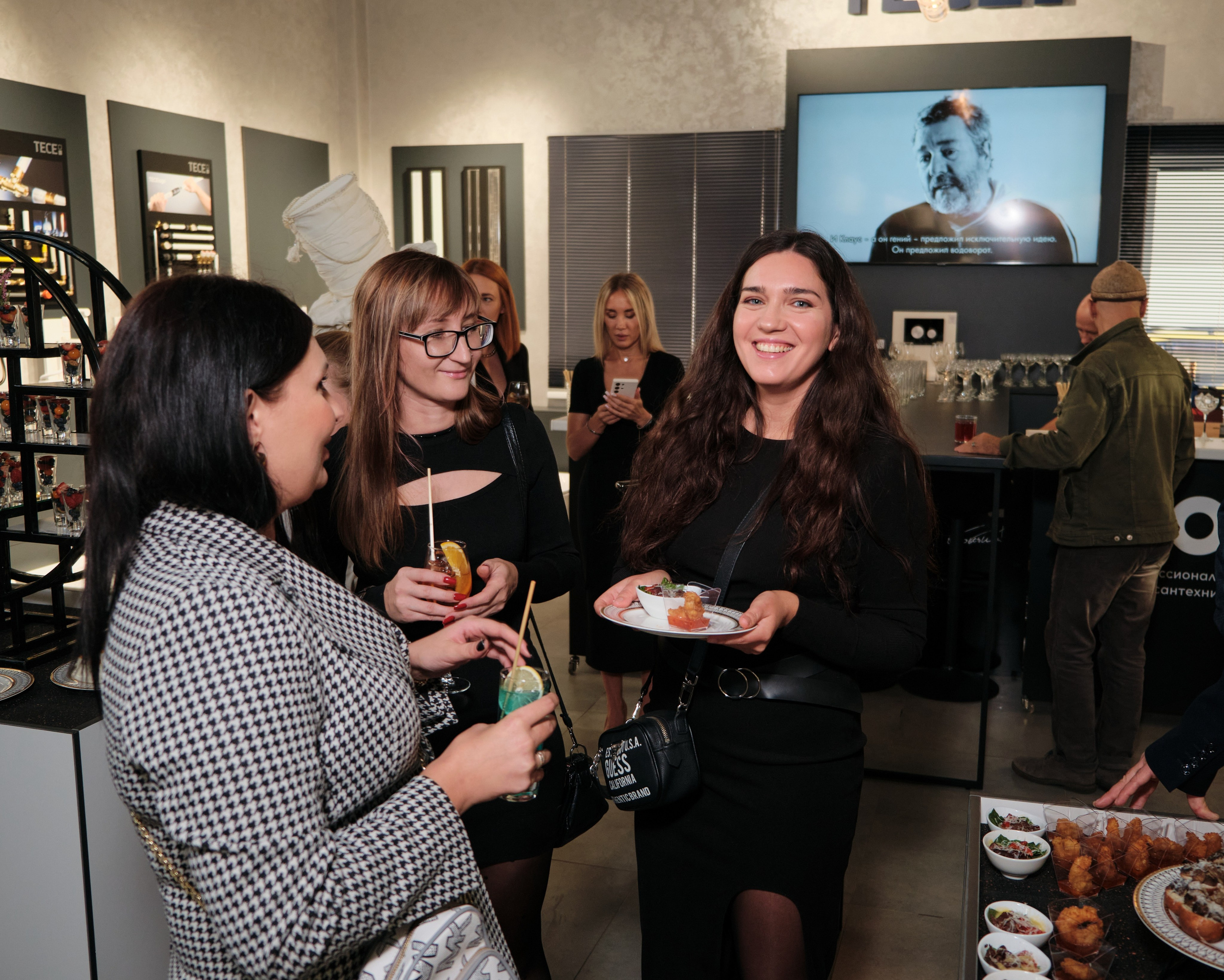 Открытие салона 100 градусов. Антон Ив