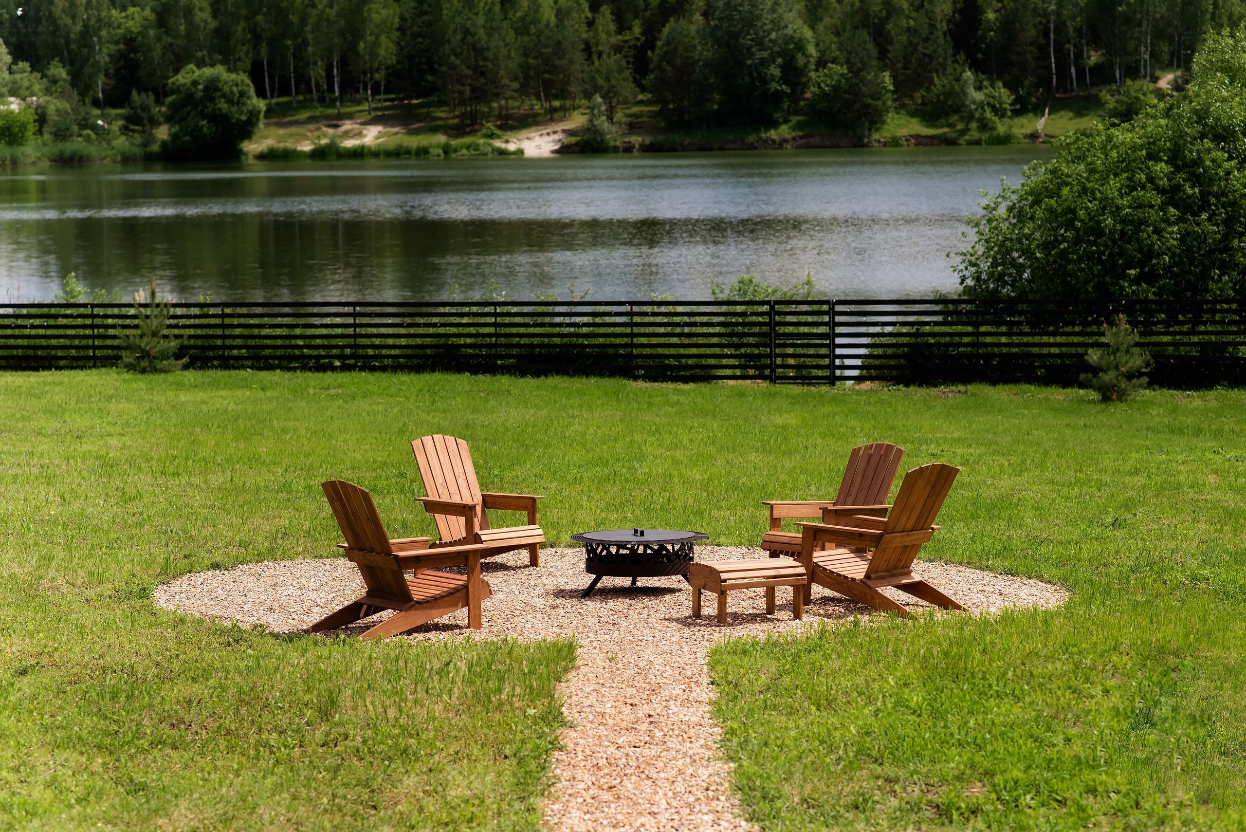 Наша территория. Глэмпинг. Аренда дома для отдыха в Брянске. Банный чан, зона BBQ. Дом на озере в Брянске. Отдых Брянск