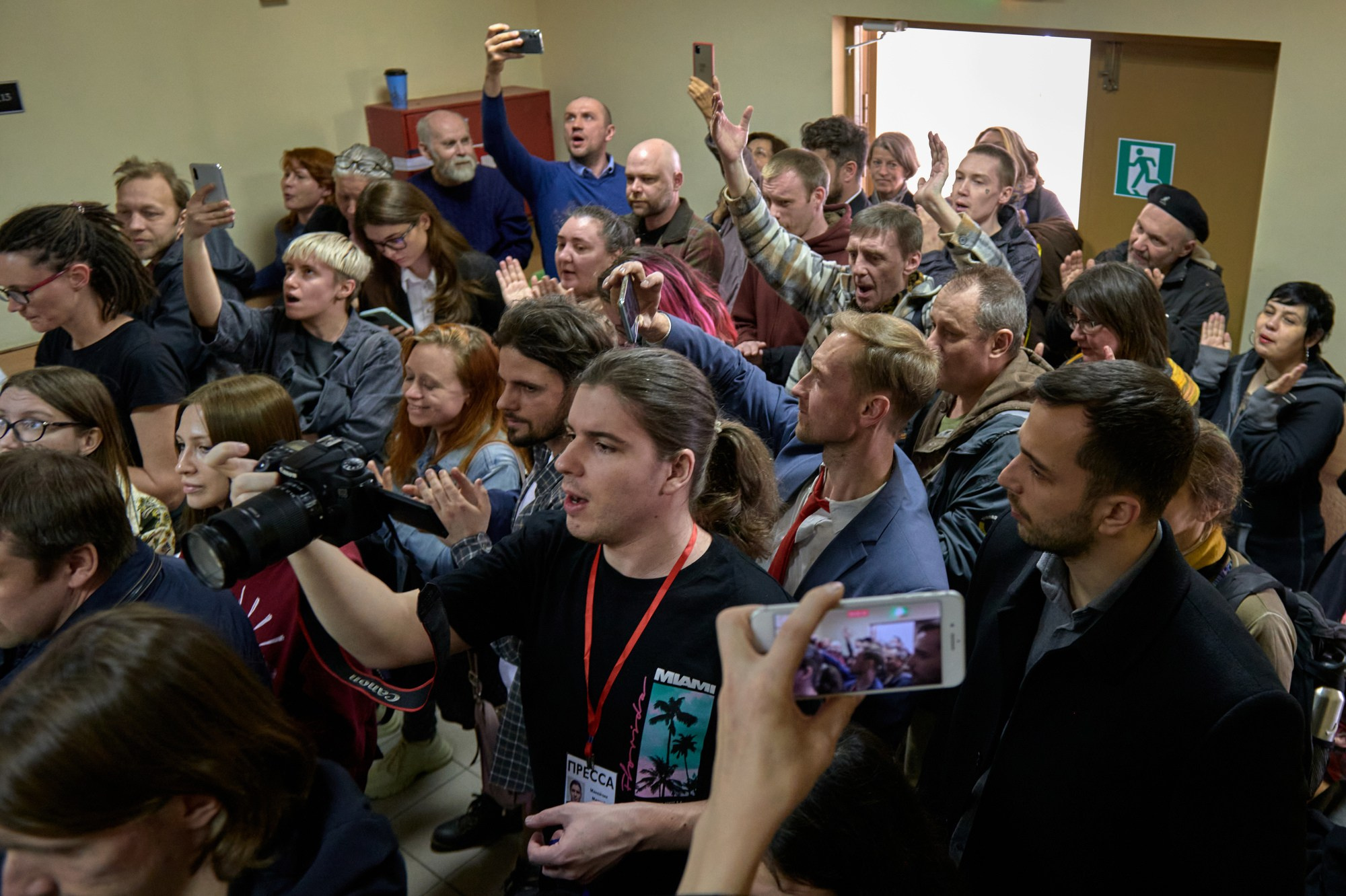 After the suppression of anti-war protests, people opposed to the war and repression shifted their activism to the courts.Dozens of St. Petersburg residents started attending Sasha's hearings, with Anna, an IT specialist unfamiliar with the defendant, explaining, “to show that people care.”