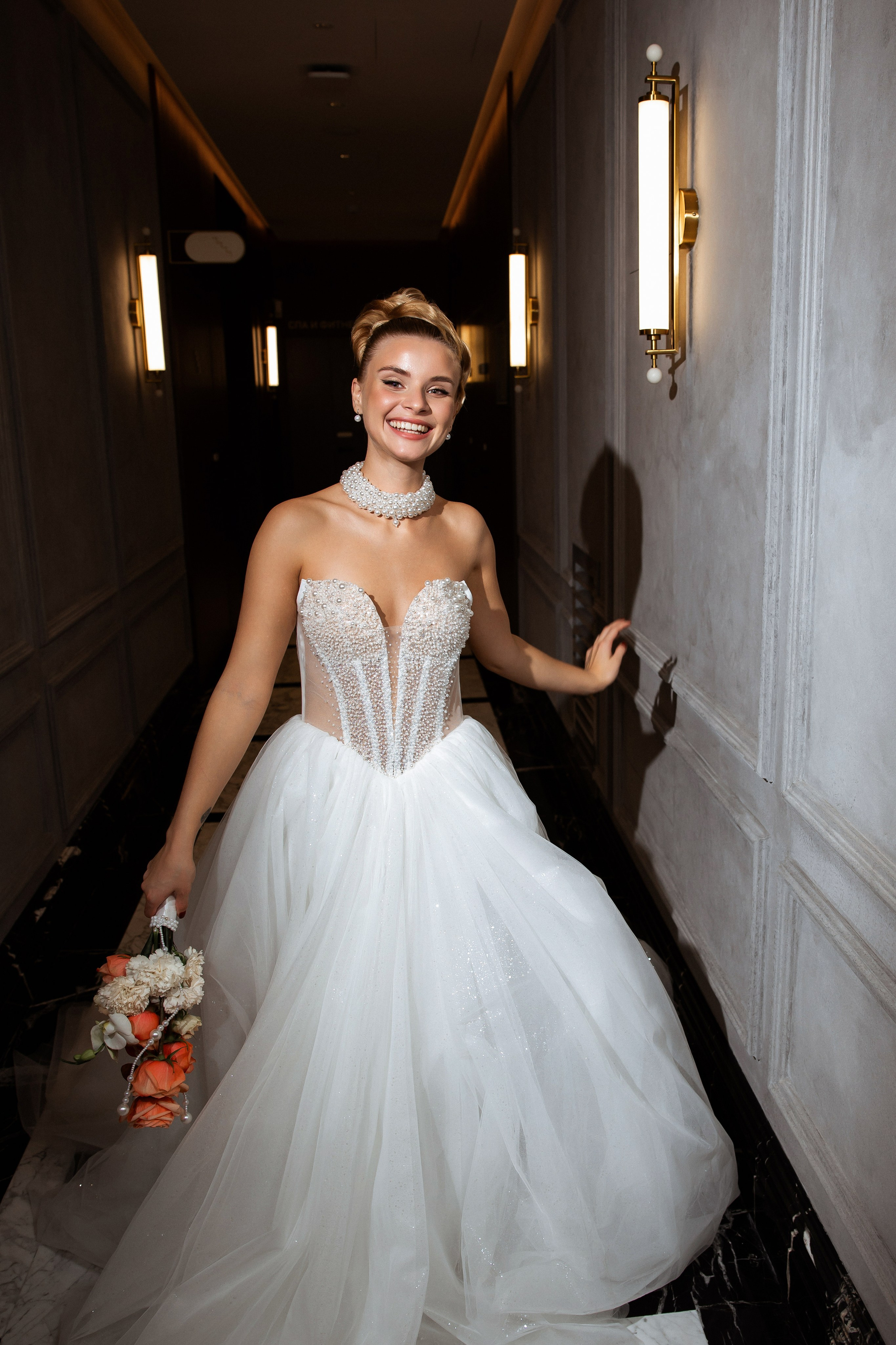 Локация отель Акрон платья салон Свадебный Мир модель Арина. Свадебный и семейный фотограф Татьяна Ласкина в Великом Новгороде