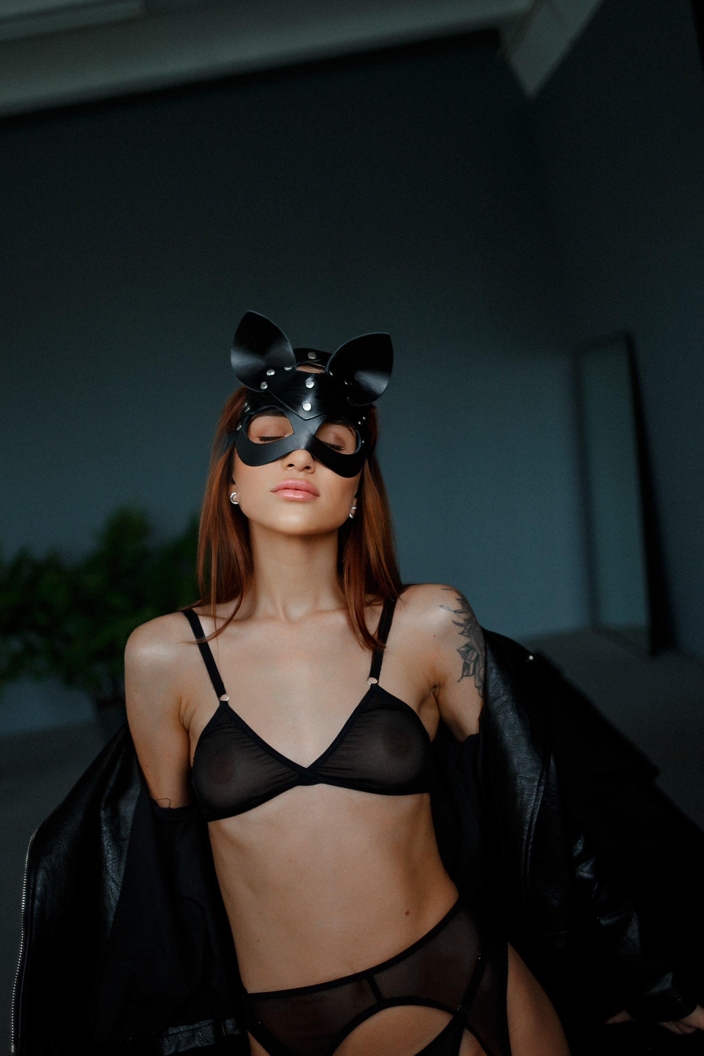 Женский портрет. Низкий ключ. Женский фотограф в Саратове Анастасия Вишневская