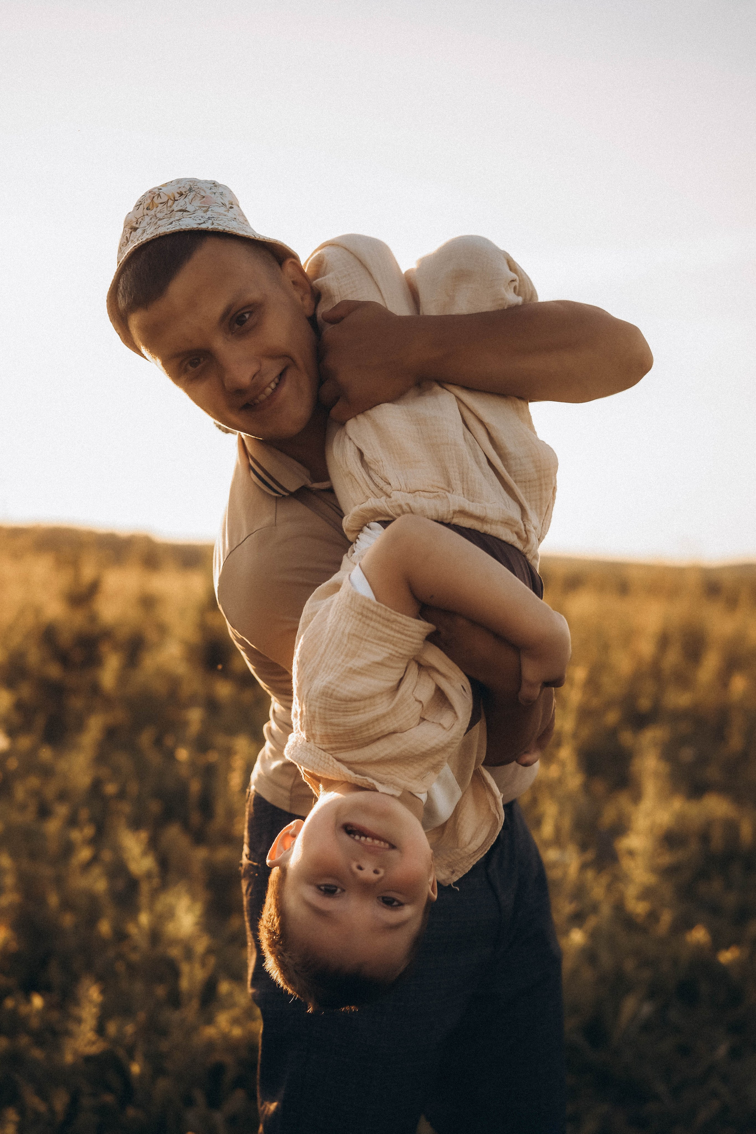 Семейная сьемка в поле на закате. Фотограф Екатеринбург Кокшарова Александра