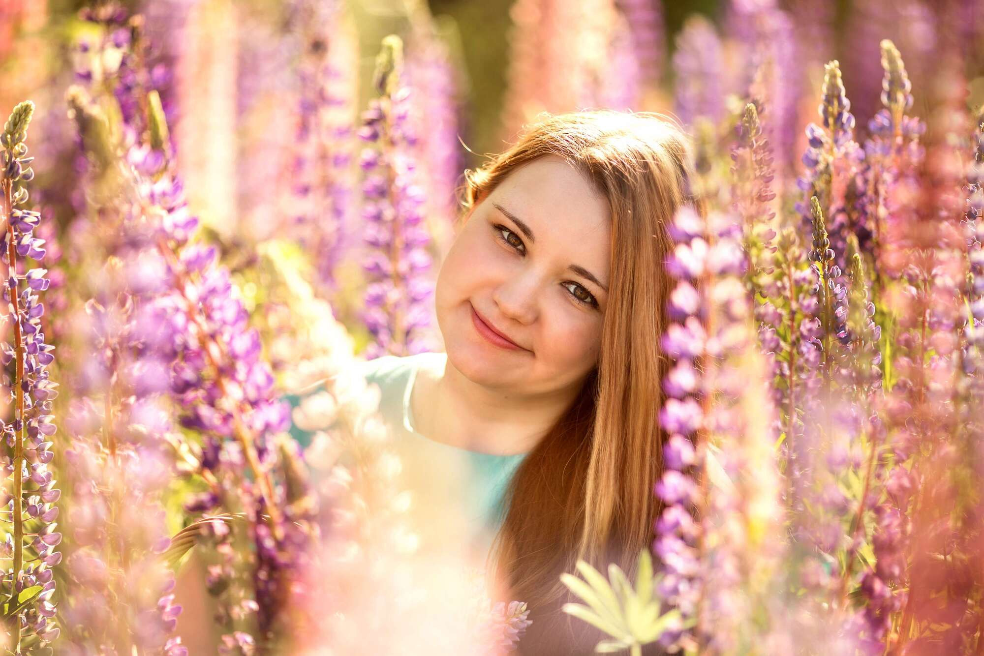 Ветер в волосах (съемка в люпинах). Фотограф СПб Юлия Ерошевская, предметный фотограф