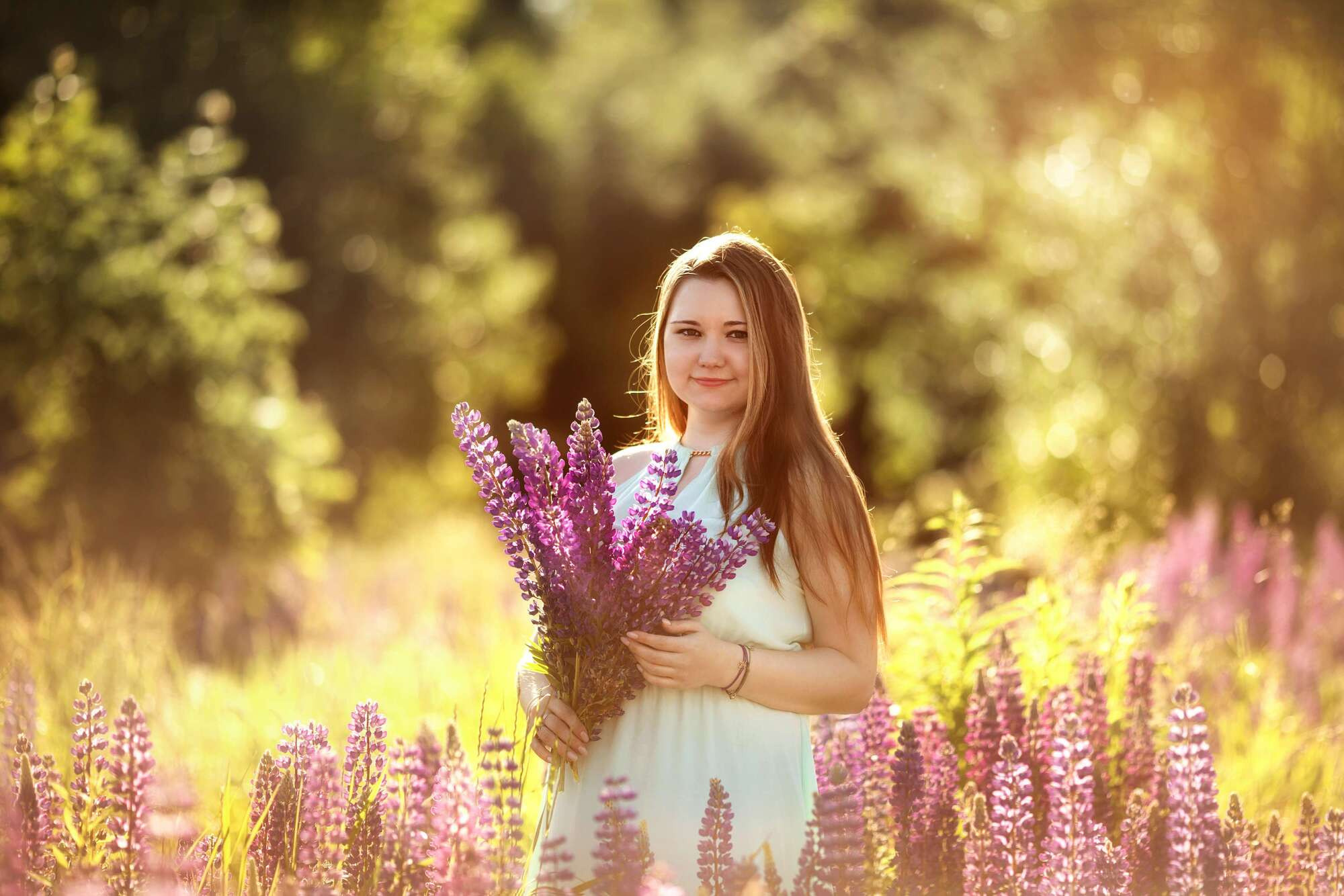 Ветер в волосах (съемка в люпинах). Фотограф СПб Юлия Ерошевская, предметный фотограф