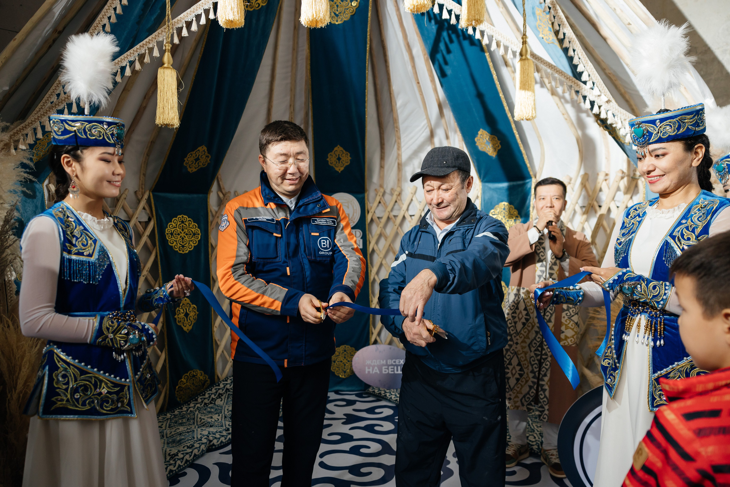 Проект 1. Вручение ключей BI Group. Дата: октябрь 2023. Профессиональный фотограф в городе Астана/Алматы Даурен Сембаев