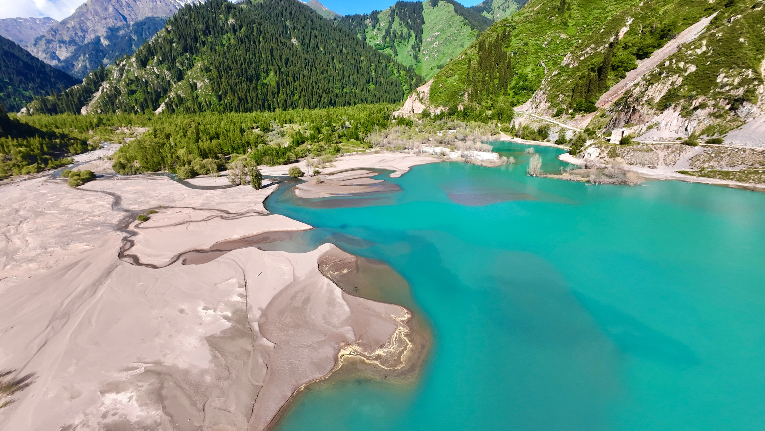 Плато Ассы, озеро Иссык и водопад: комфорт-маршрут, джипы, мини-группа. Экскурсии и туры по Алматы