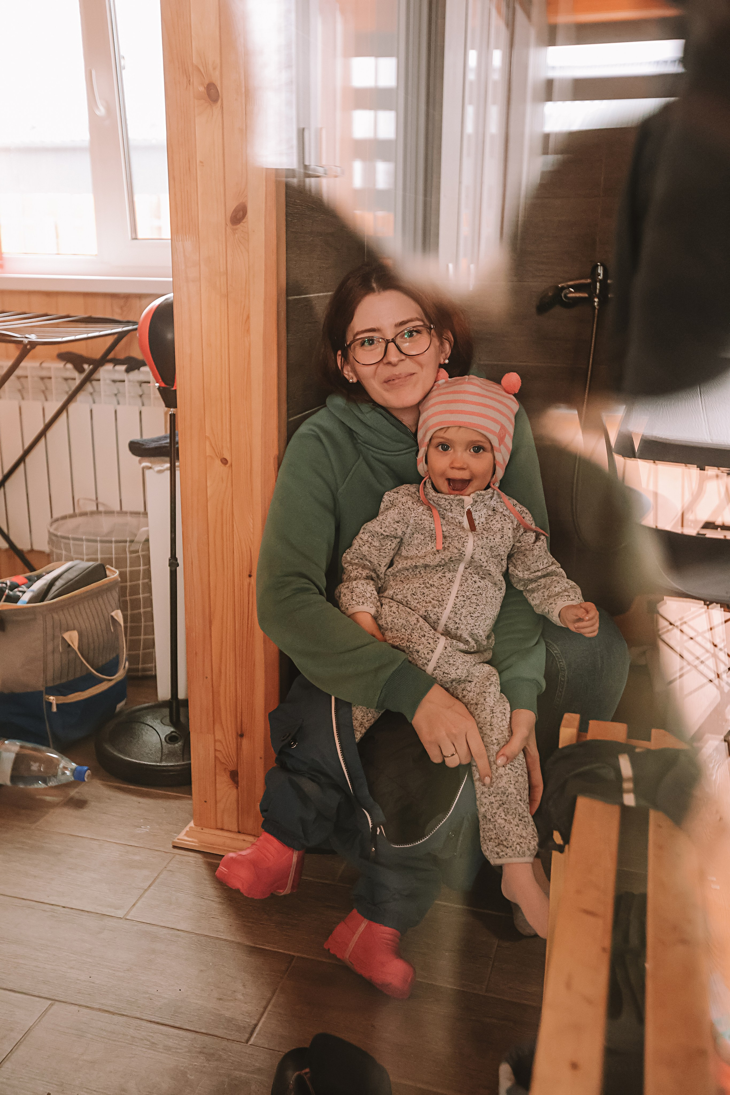 Семейная в домике (репортаж). Семейный фотограф Тюмень, фотограф на роды Салмина Мария