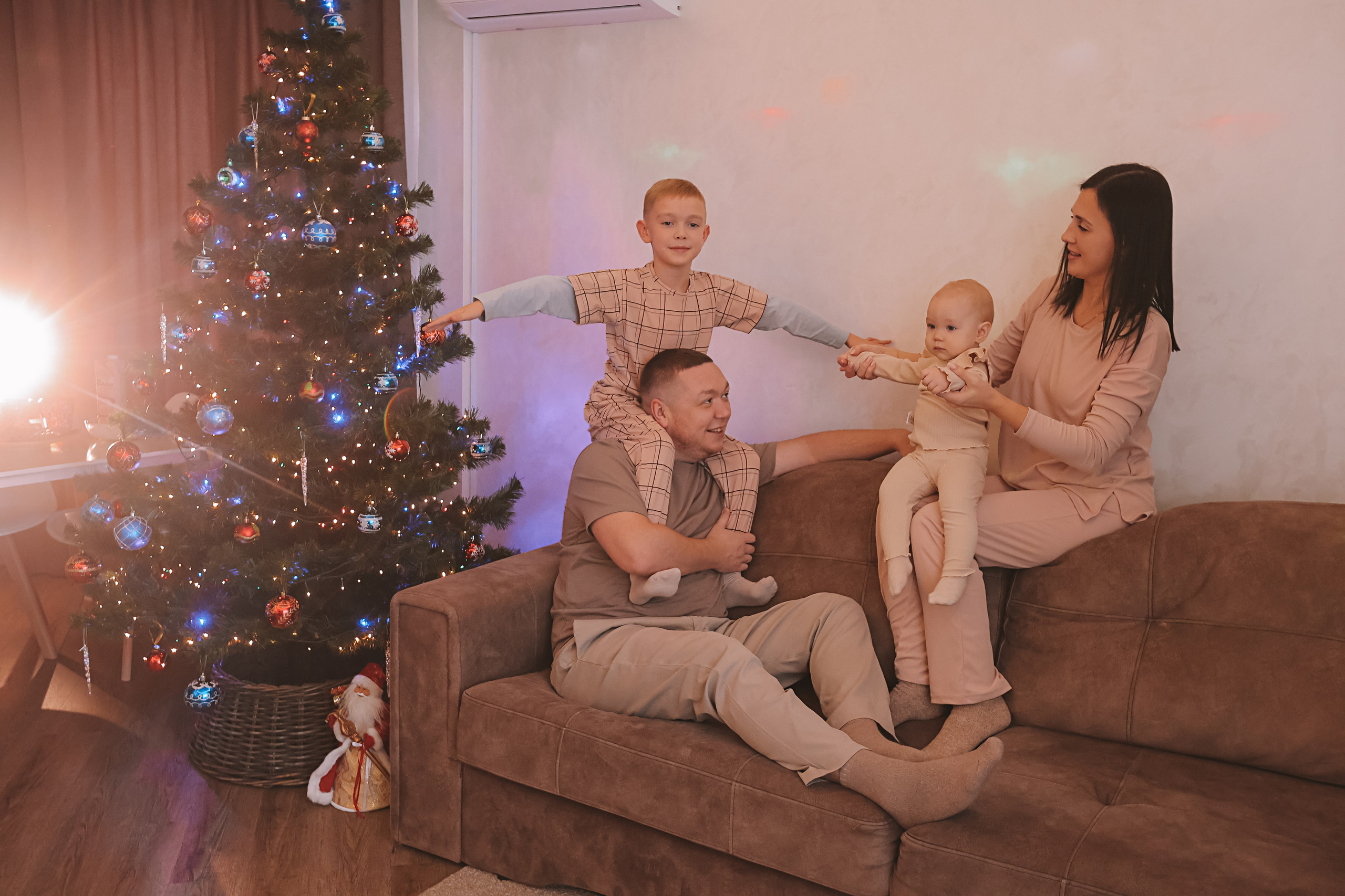 Дома. Семейный фотограф Тюмень, фотограф на роды Салмина Мария