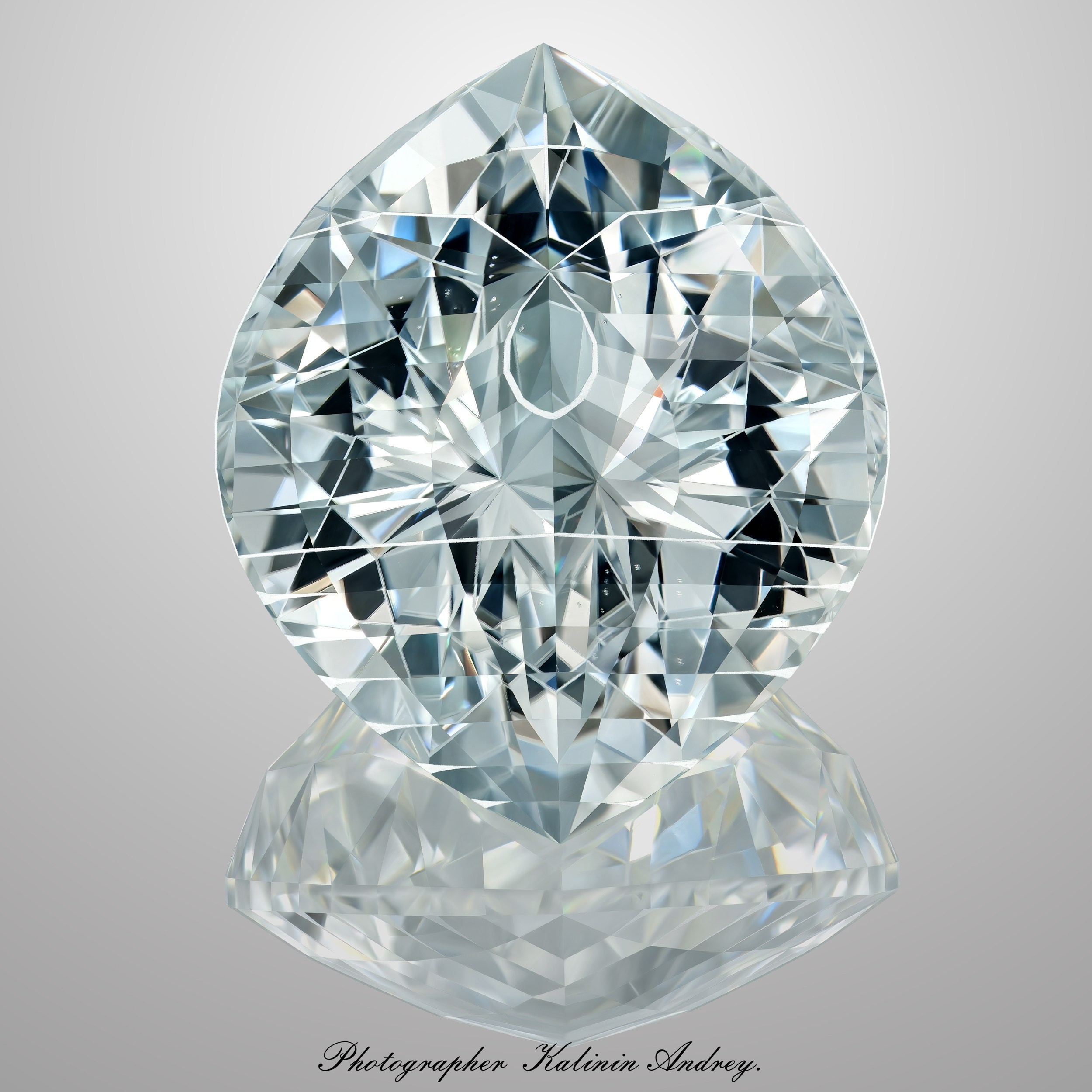 В Москве можно заказать фотосъёмку драгоценных камней. Для каталогов и полиграфии можно  позвонив по телефону +7 966 003-13-07. Высококачественная профессиональная рекламная фотосъёмка ювелирных украшений, драгоценных камней в Москве. Обучение, консультация