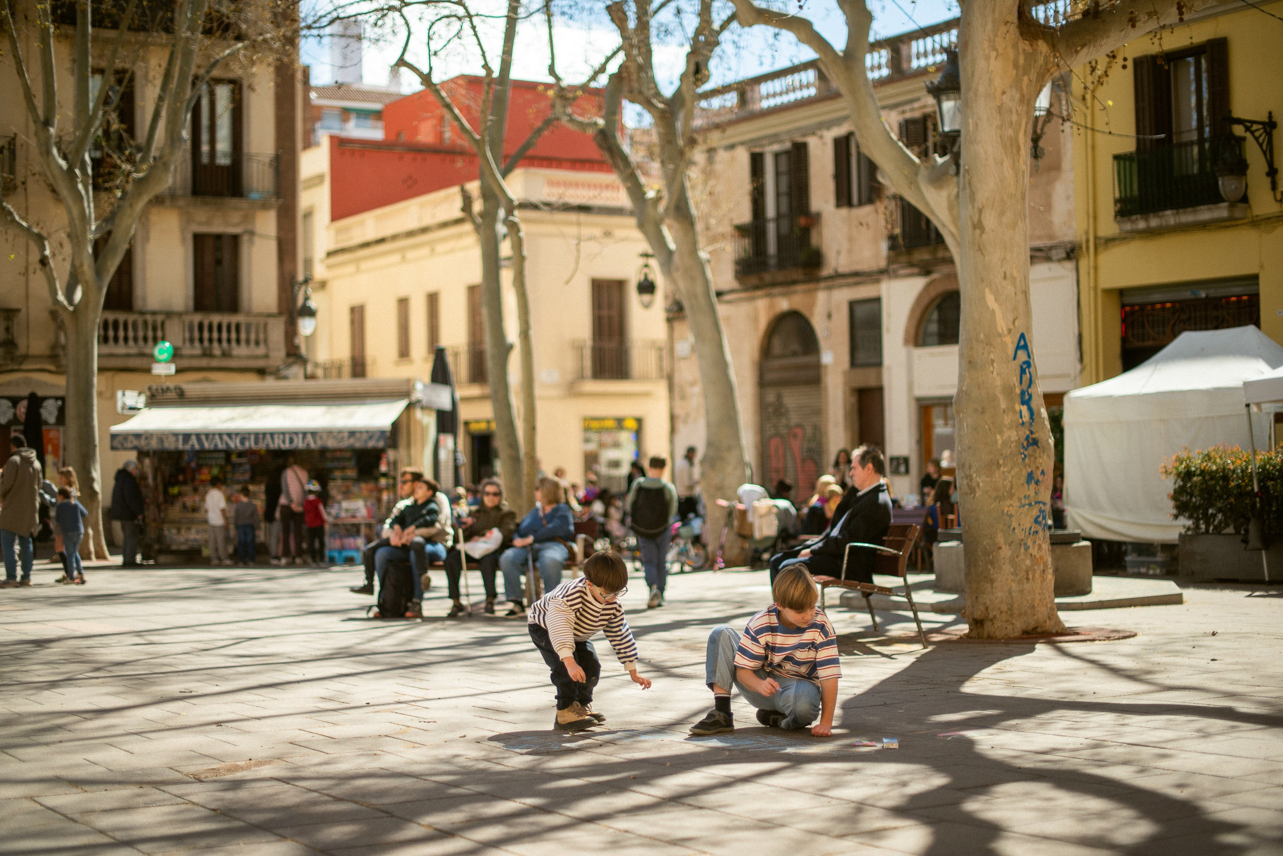 Солнечный день в Лес Кортс. Документальная семейная фотография в Барселоне и за её пределами