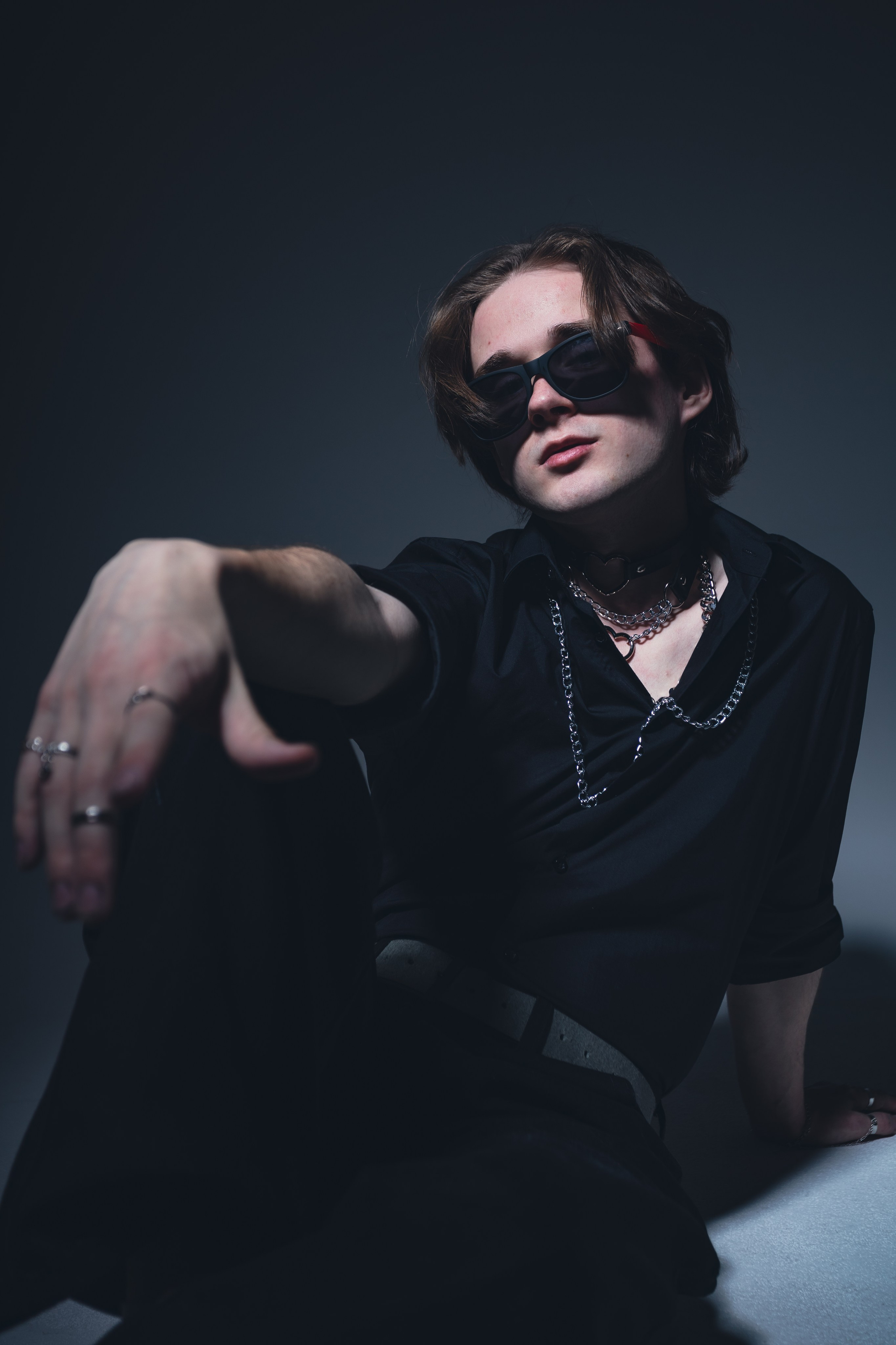 Антон. Фотограф Julia Milton | Портреты, съемки для маркетплейсов, лавстори, съёмка беременности в Санкт-Петербурге. Обучение фотографии в Спб очно