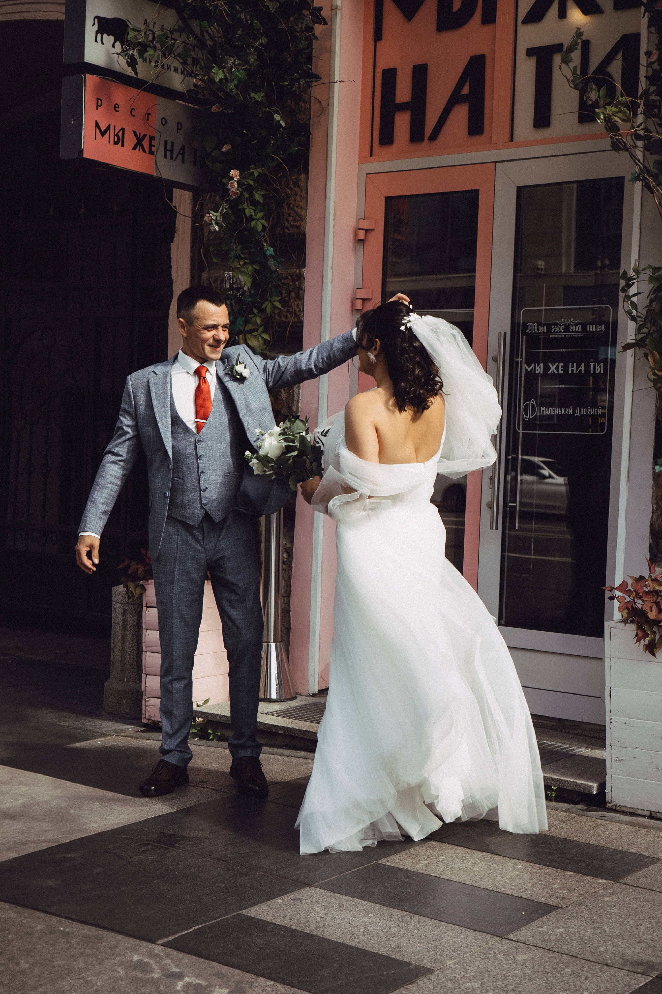 СВАДЕБНАЯ ПРОГУЛКА РЕСТОРАН МЫ ЖЕ НА ТЫ И ФОТОСЕССИИЯ С АВТОМОБИЛЕМ. Профессиональный фотограф, Санкт-Петербург — Виктория Богомолова