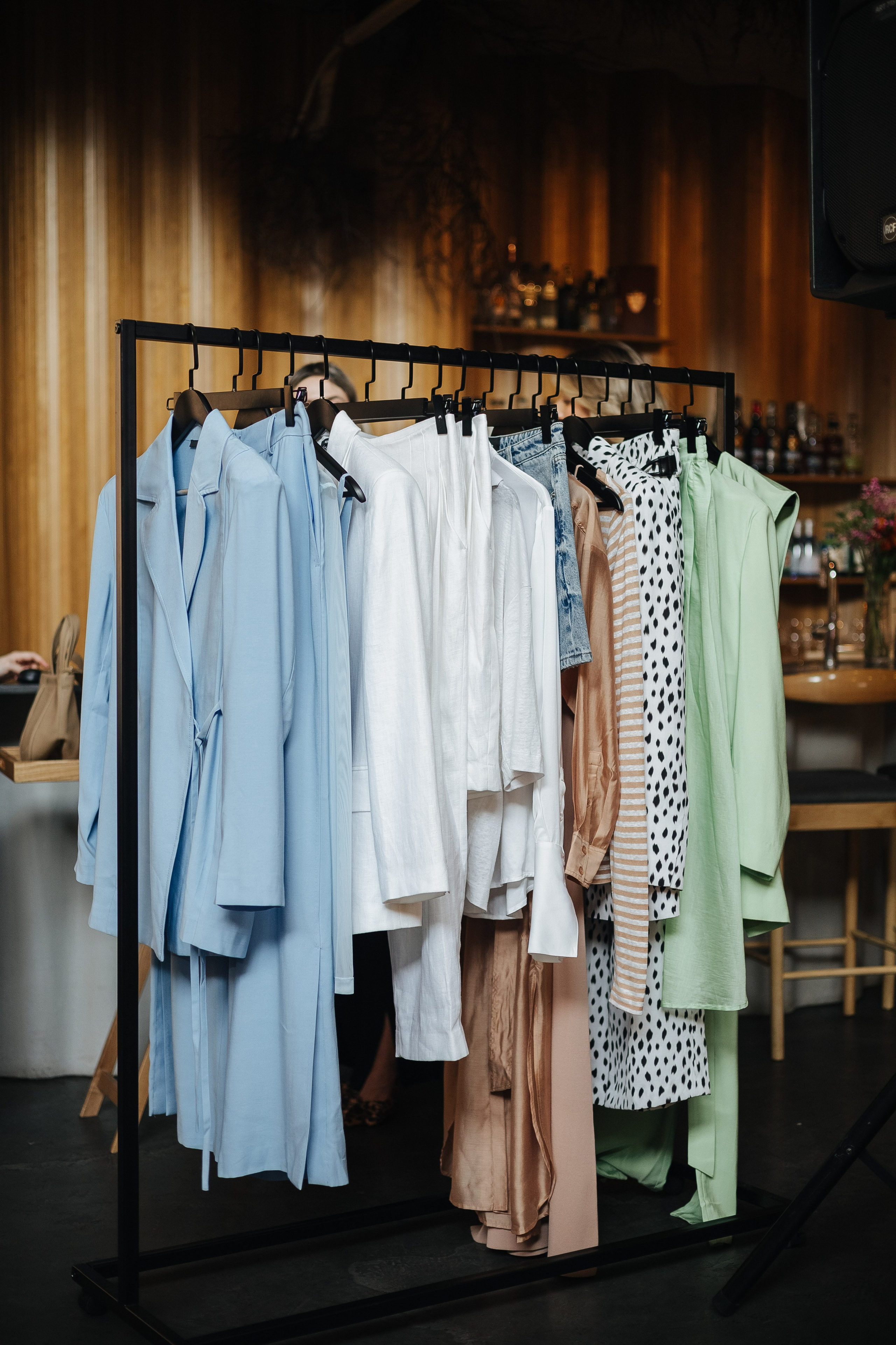 Презентация открытия магазина женской одежды GLVR в ресторане Fresco. Фотограф в Красноярске Надежда Воскресенская