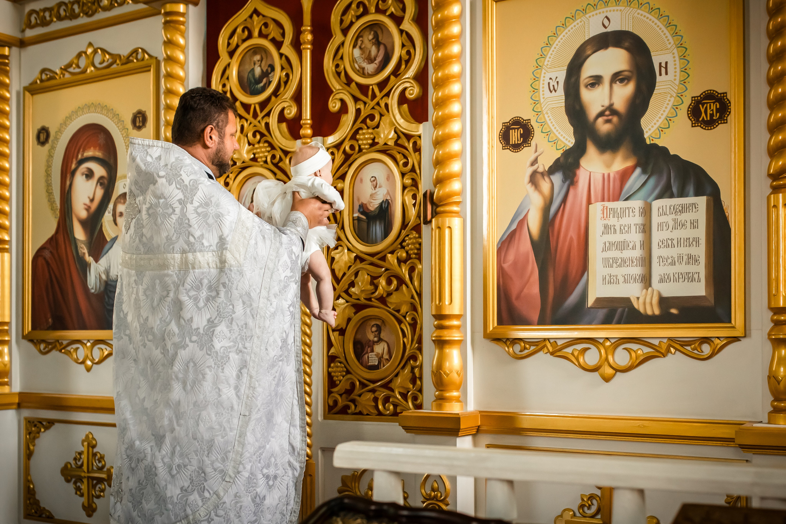 Крещение Милании и Эмилии