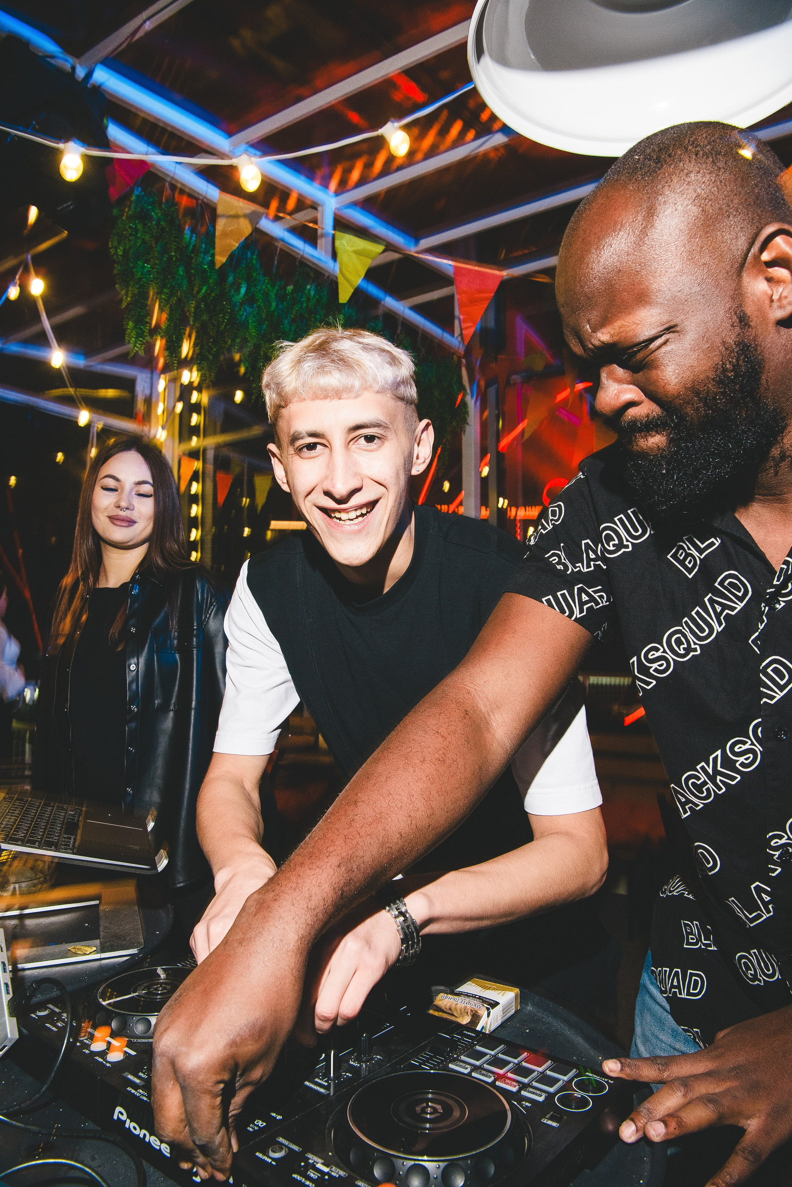 Фотоотчёты о вечеринках для НеБар Волгоград. Или стиль «пьяный фотограф». Фотограф в Волгограде и Волжском Александр Горбань