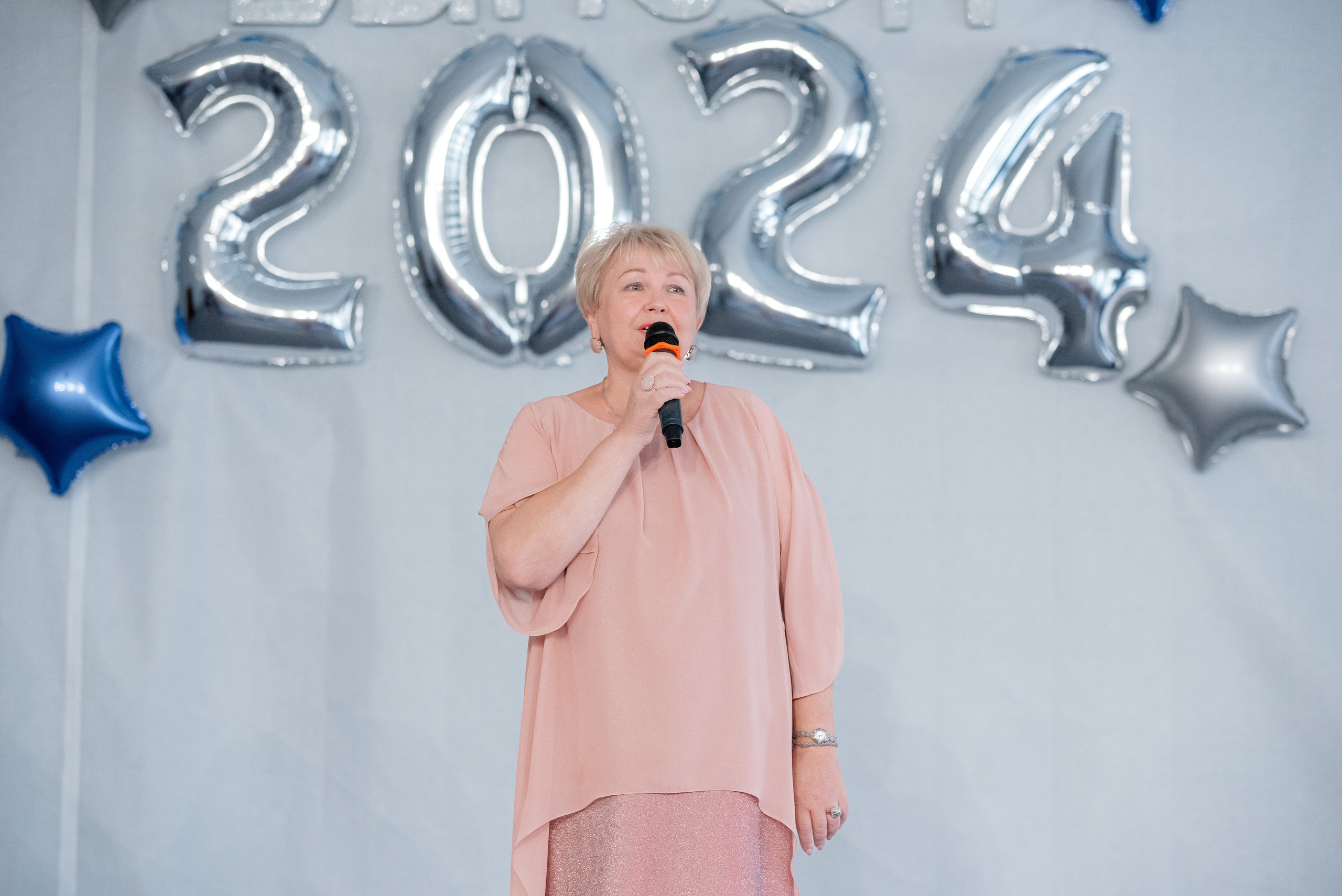 86 школа. Вручение. ДК Тракторозаводского района. Фотограф в Волгограде и Волжском Александр Горбань