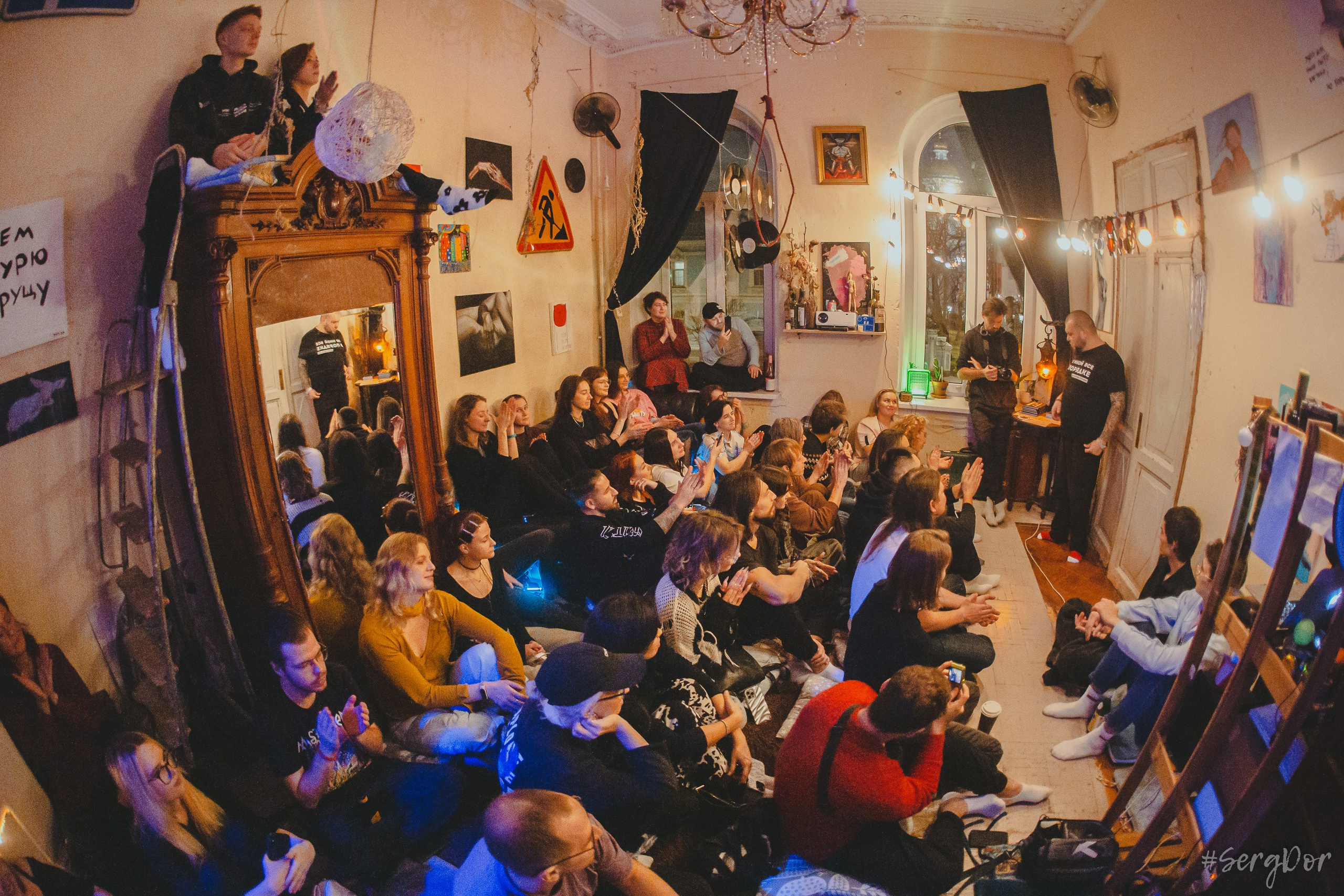 Рома Гонза, Ваня Пинженин, Квартирник у Мищенко, поэты, стихи, совершеннолетие, Санкт-Петербург, Питер, 16.11.2024, SergDor, 16 ноября 2024 года, #SergDor