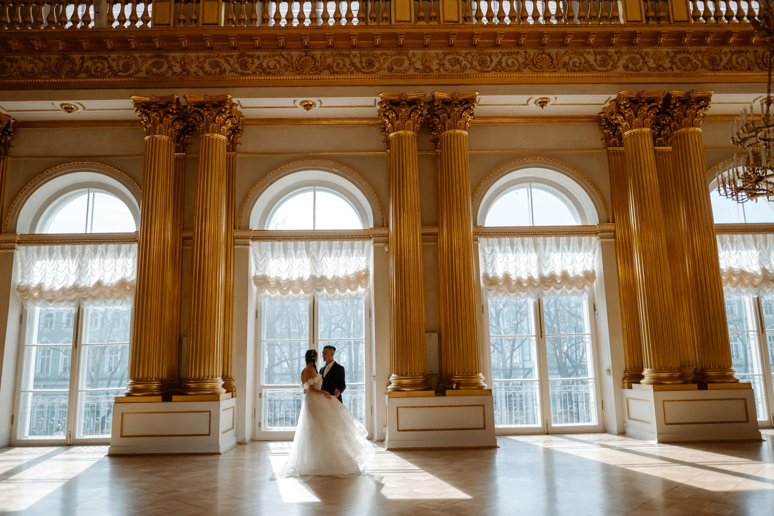 В залах лучшего музея. Свадебный и сеейный фотограф в Санкт-Петербурге Елена Худякова