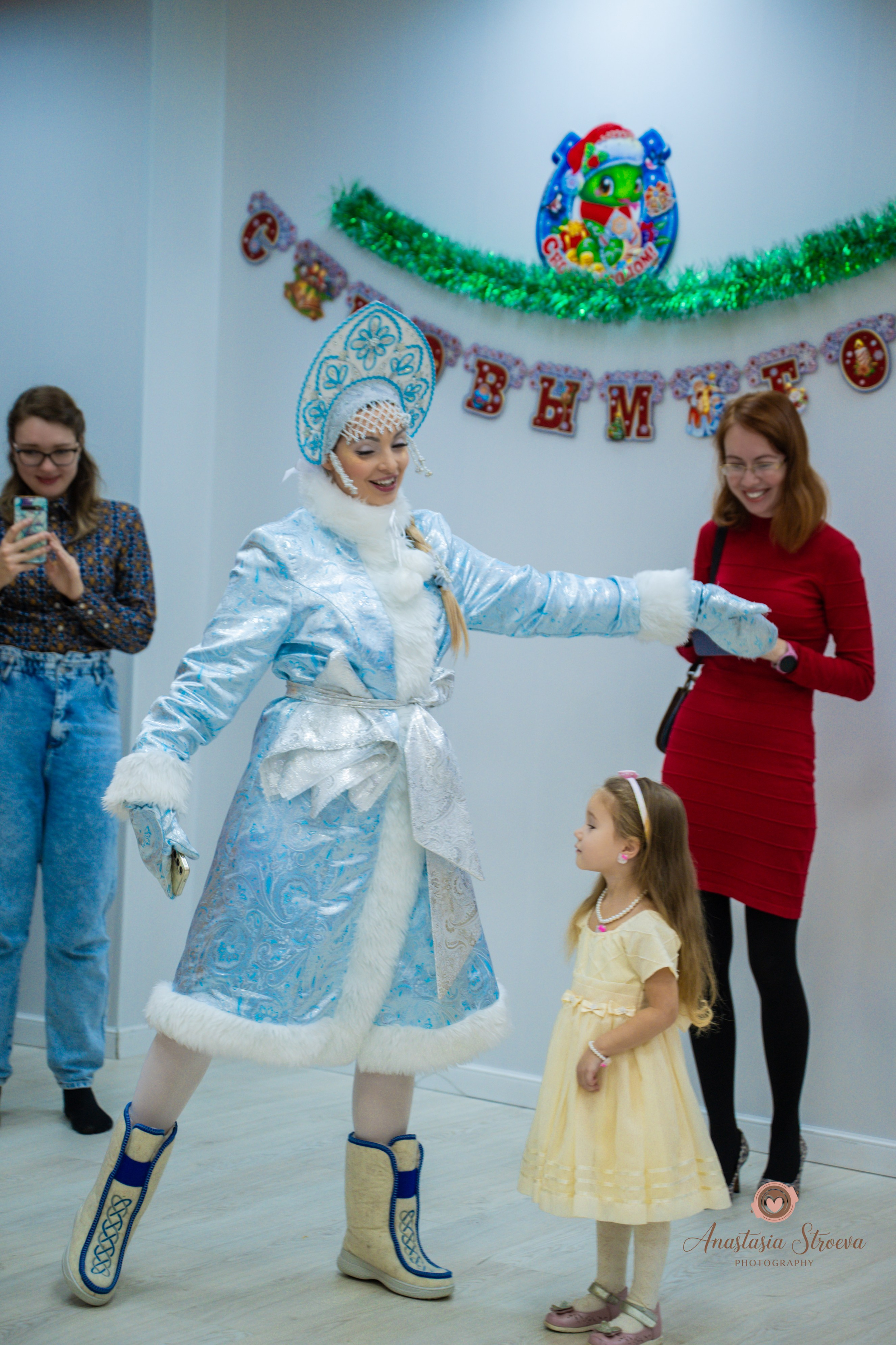 Новый год в танцах. Семейный и детский фотограф в Королеве, Москве и Московской области Строева Анастасия